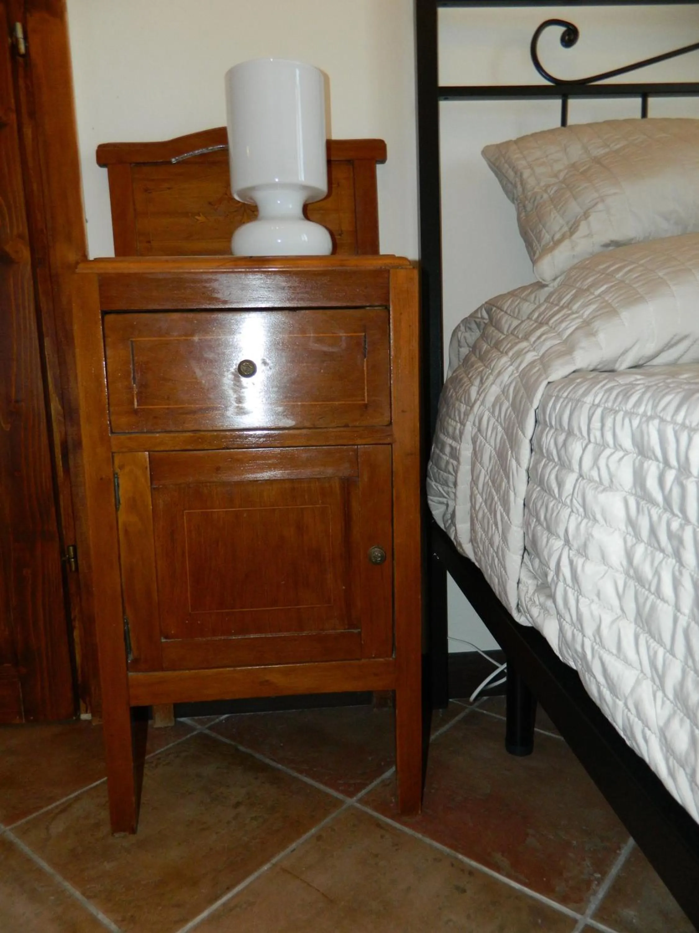 Photo of the whole room, Bed in Castello