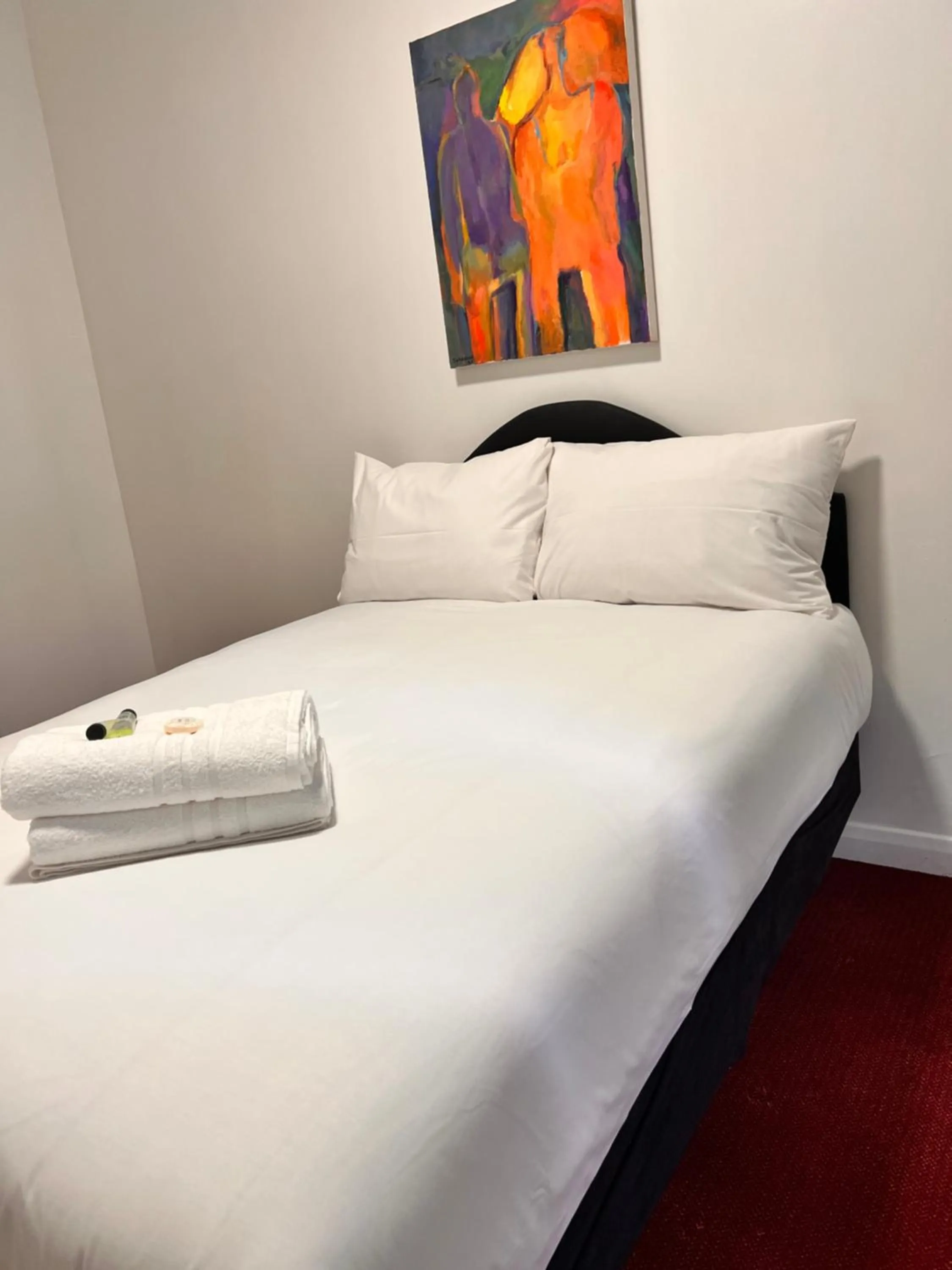 Bedroom, Bed in Romany House Hotel