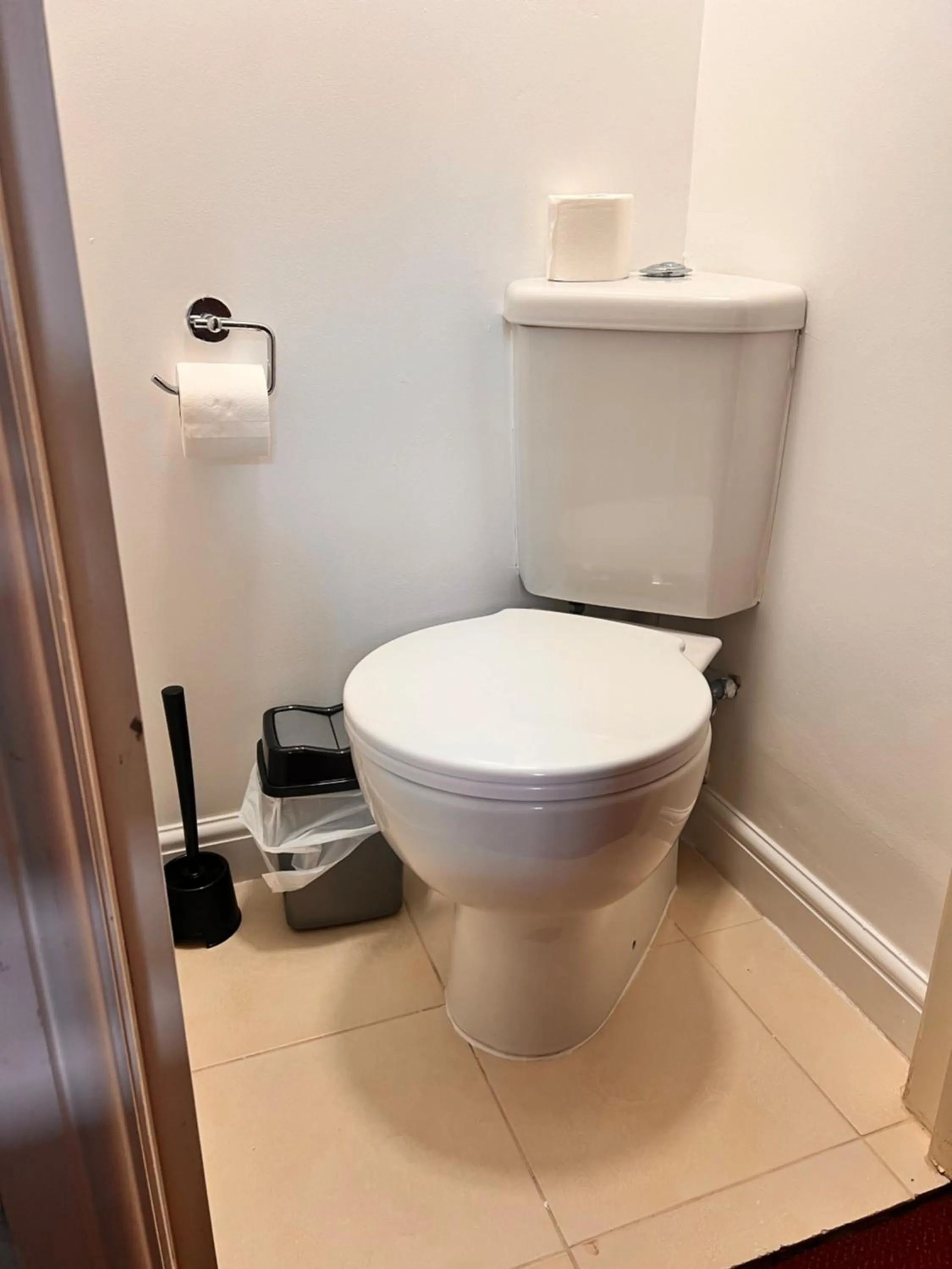 Toilet in Romany House Hotel