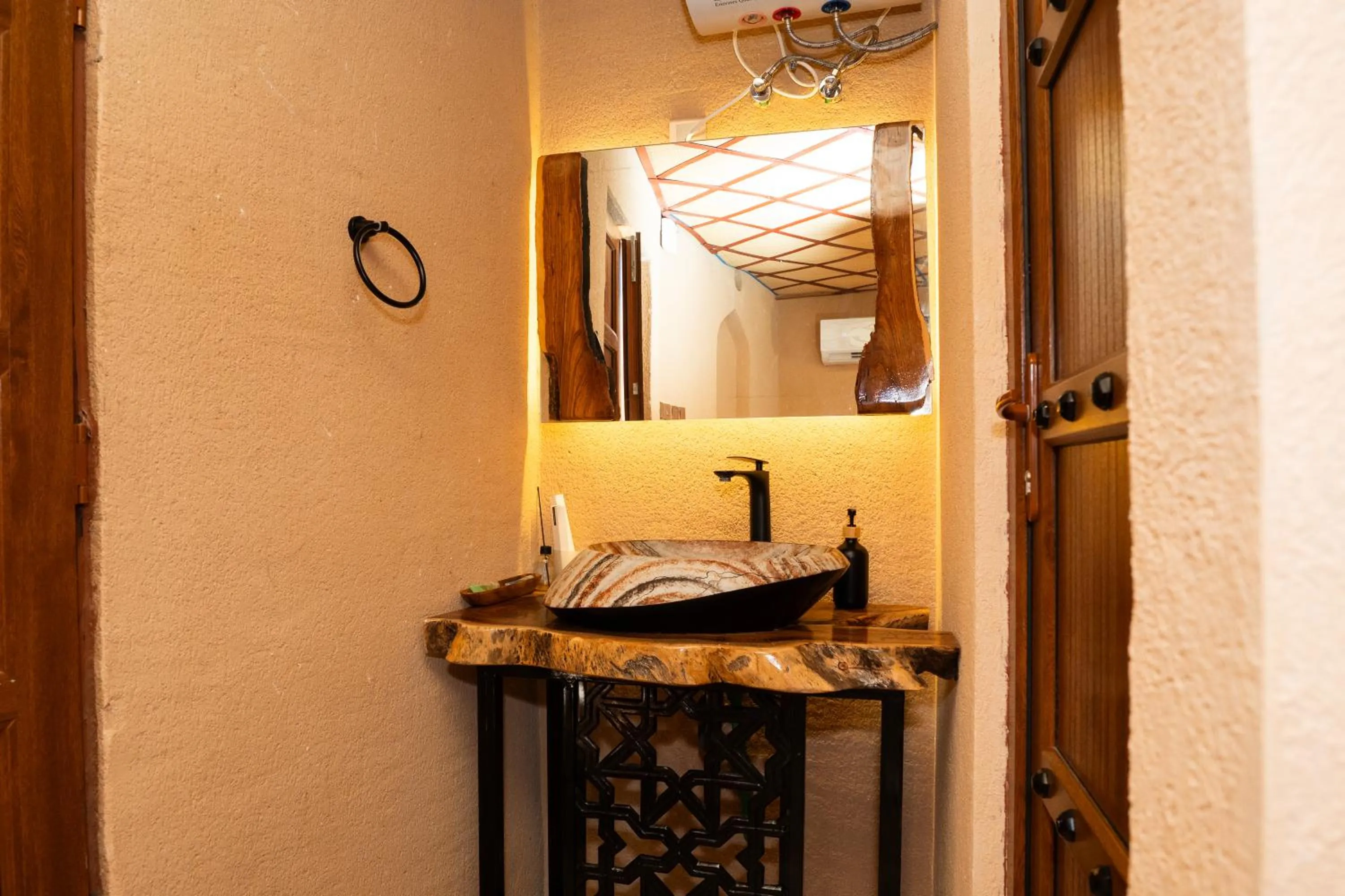 Bathroom in Bait Almuallem By Nomad