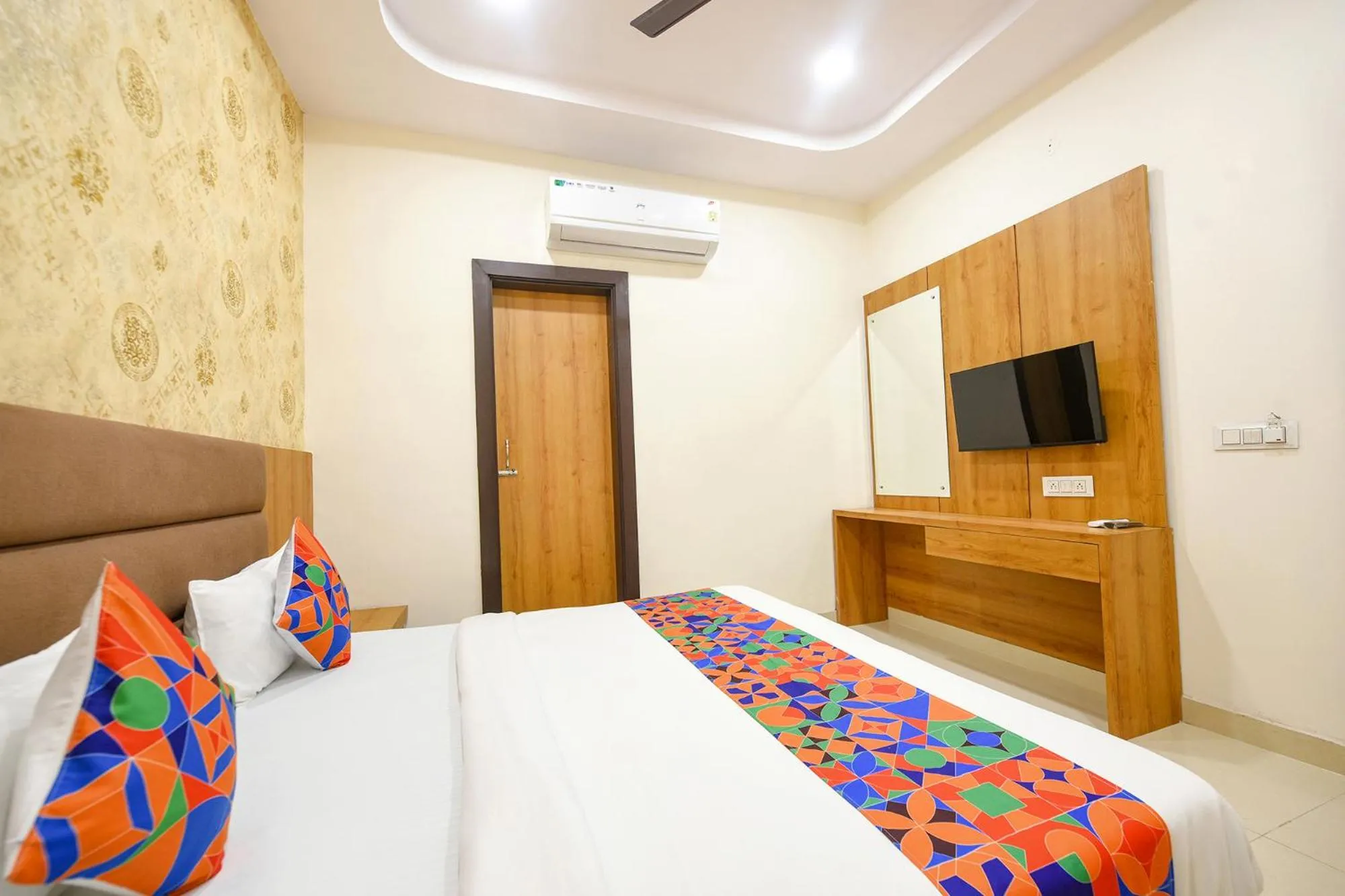 Bed in FabHotel Golden Tree