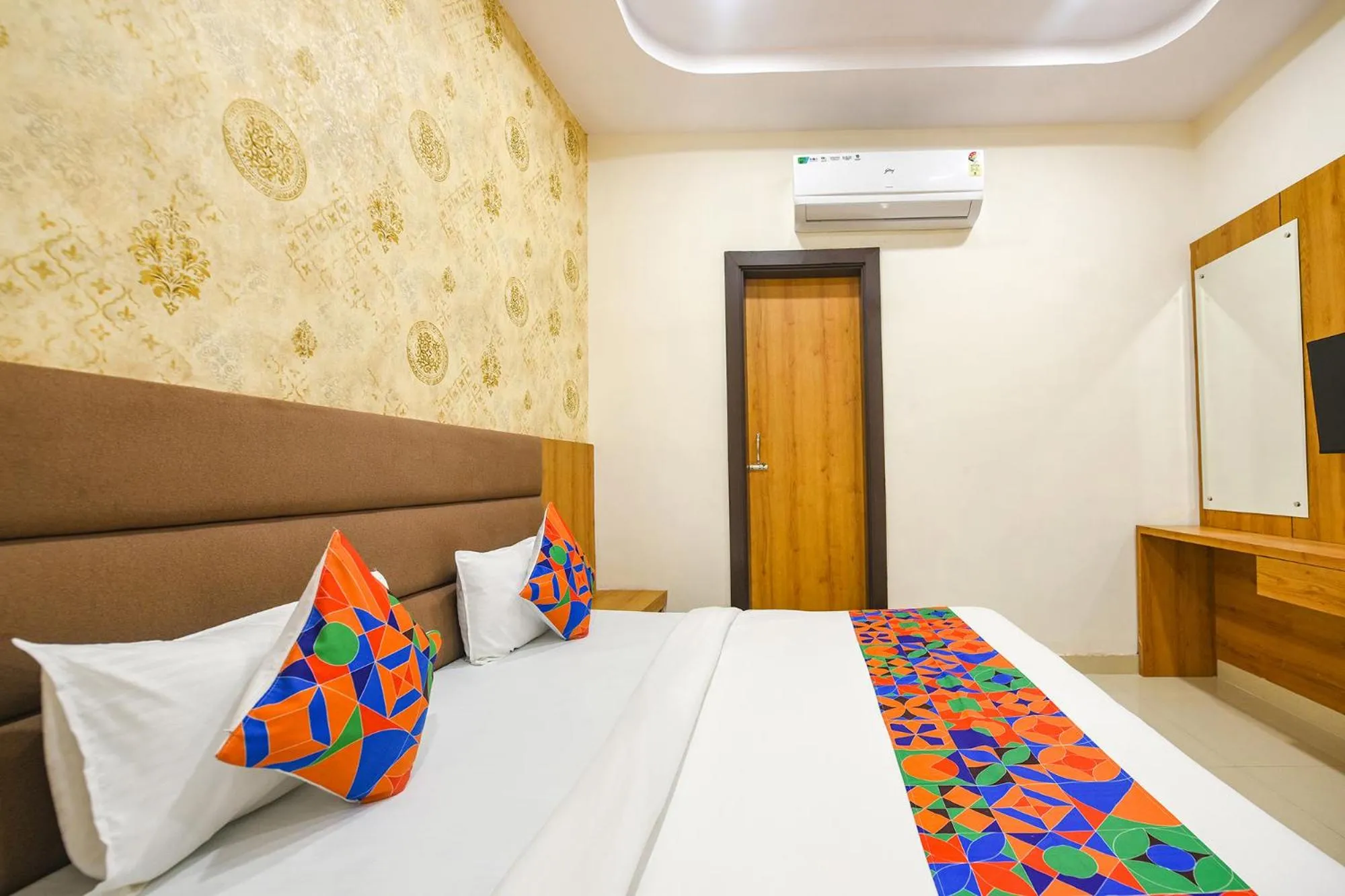 Bed in FabHotel Golden Tree