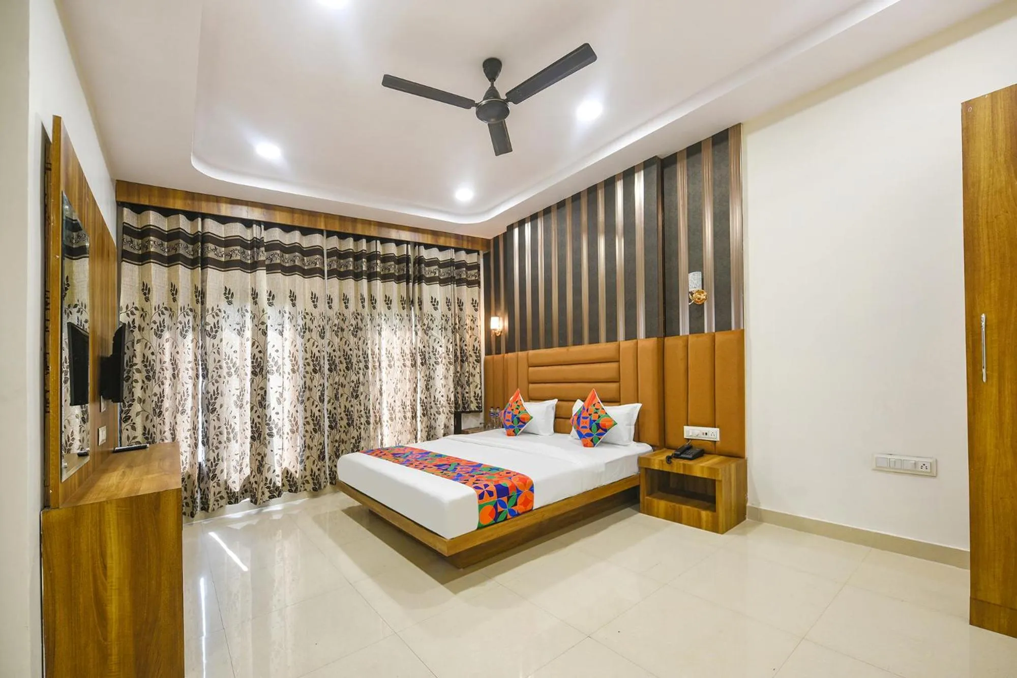 Bed in FabHotel Golden Tree