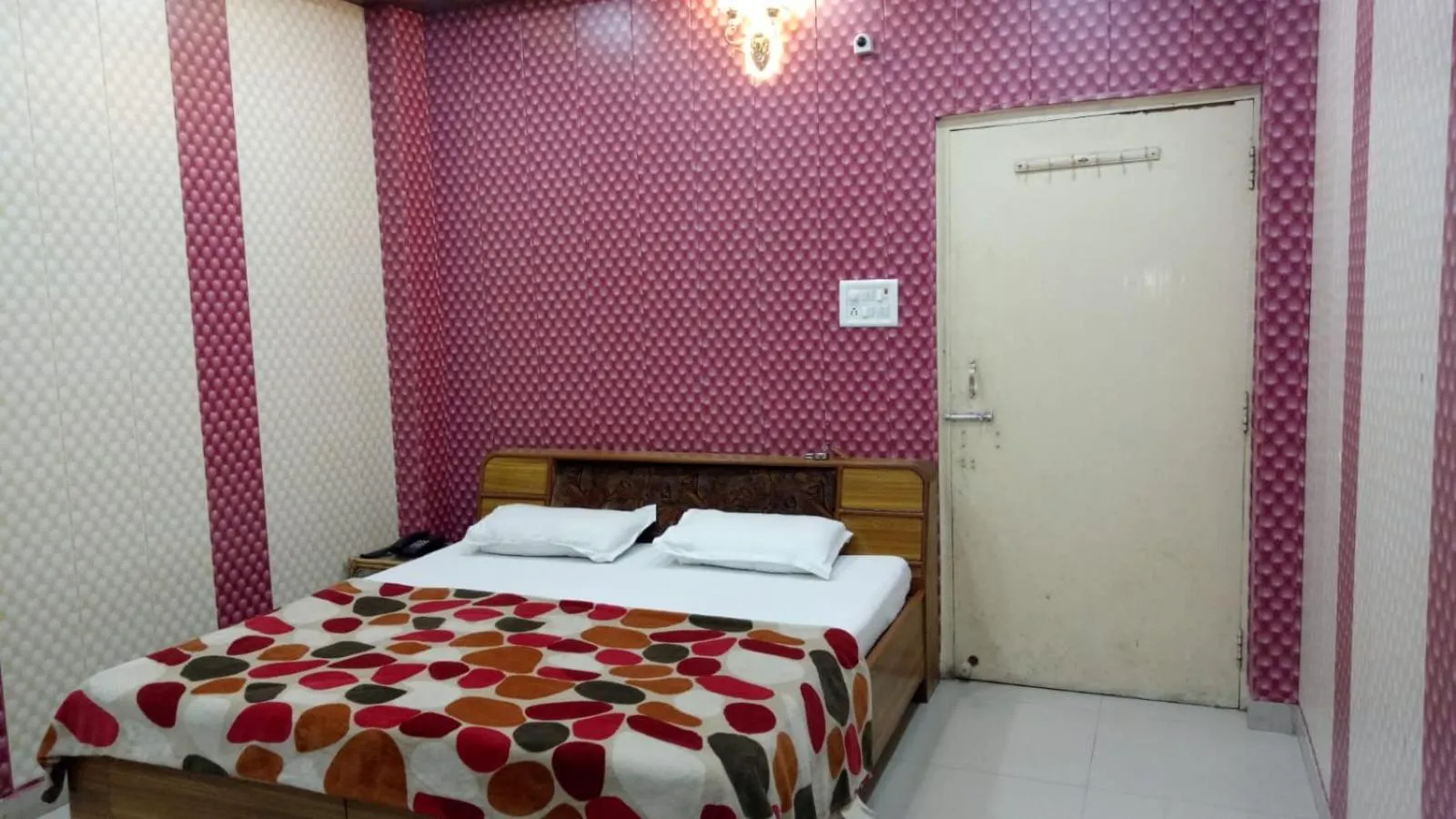 Bed in Hotel Shiv Ganga