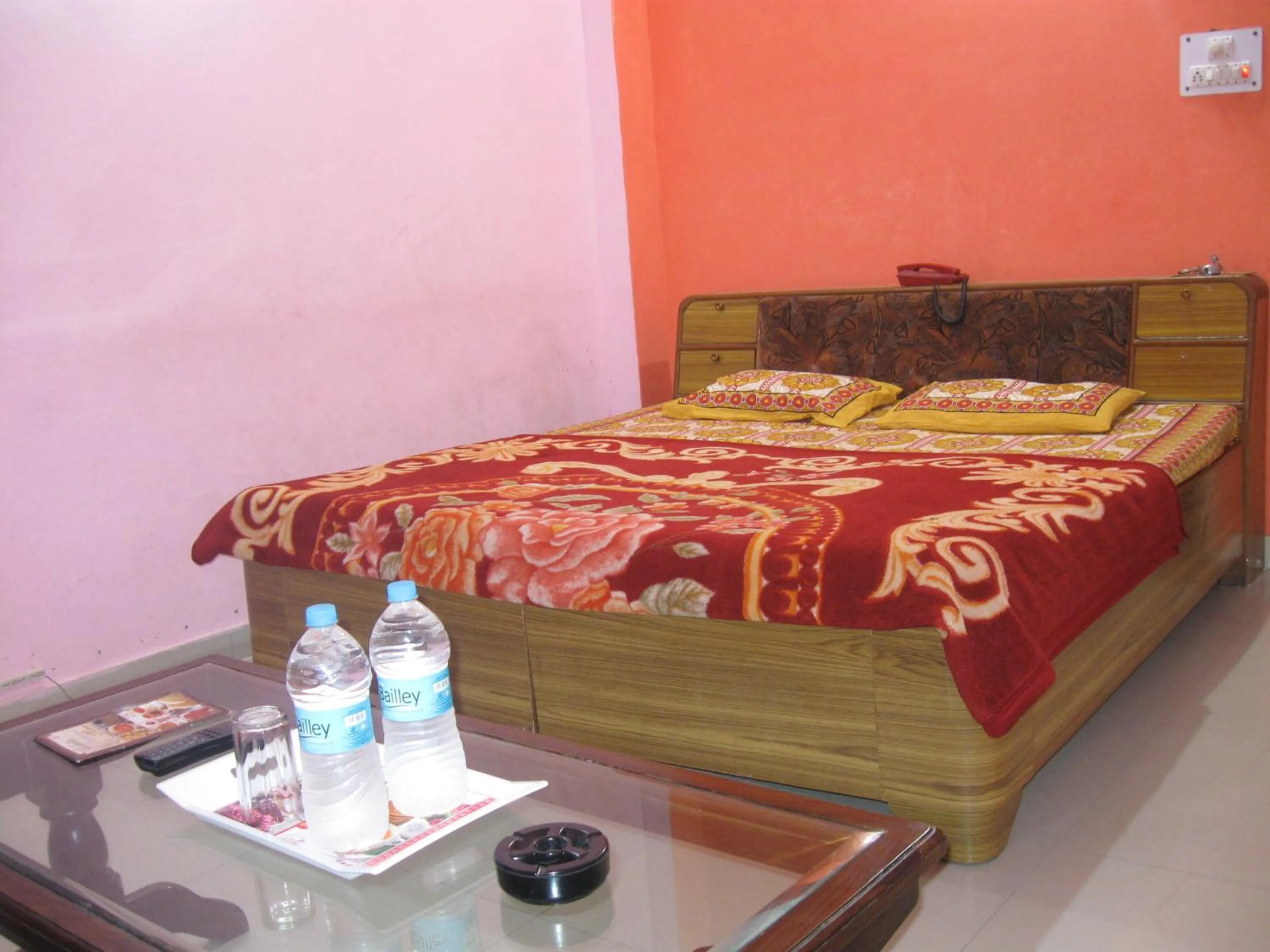 Bed in Hotel Shiv Ganga