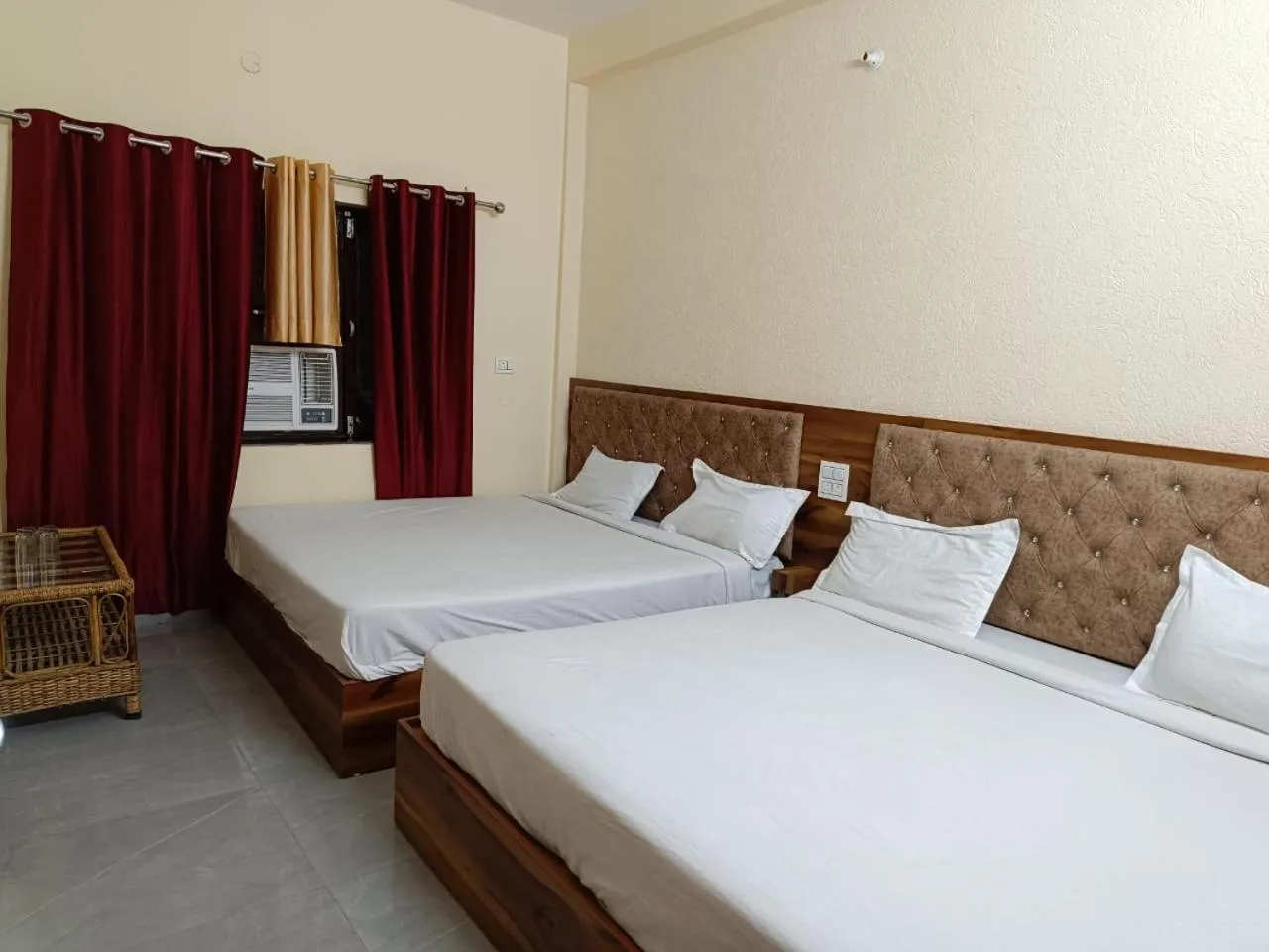 Bed in Hotel Shiv Ganga