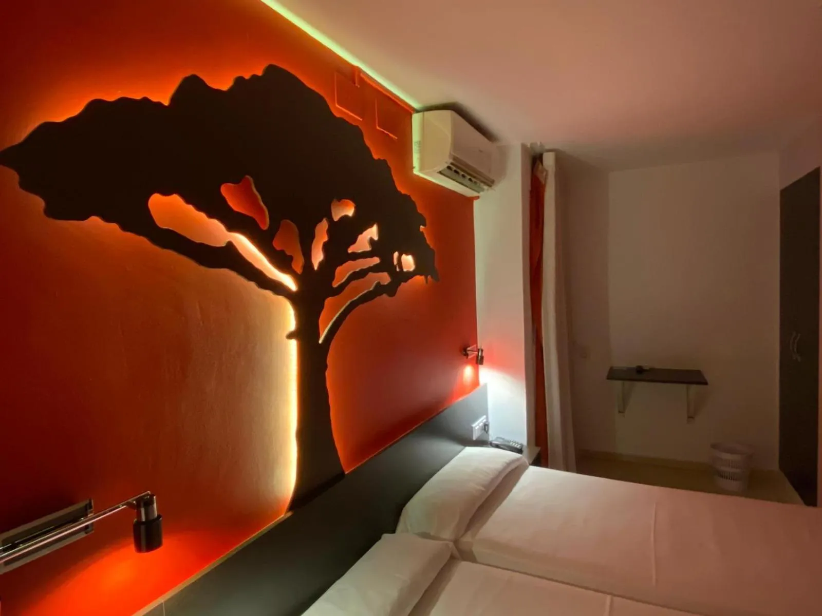 Photo of the whole room, Bed in Sol Playa