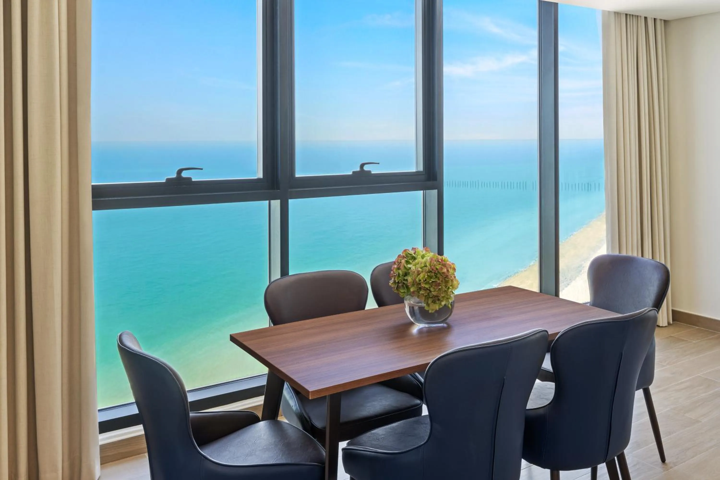 Dining area in Beach Bay Hotel Mirfa