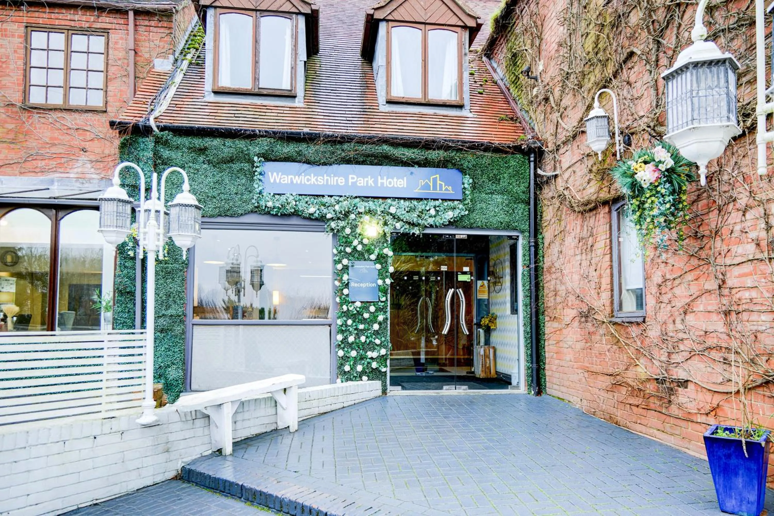 Facade/entrance in Warwickshire Park Hotel Kenilworth by Belvilla