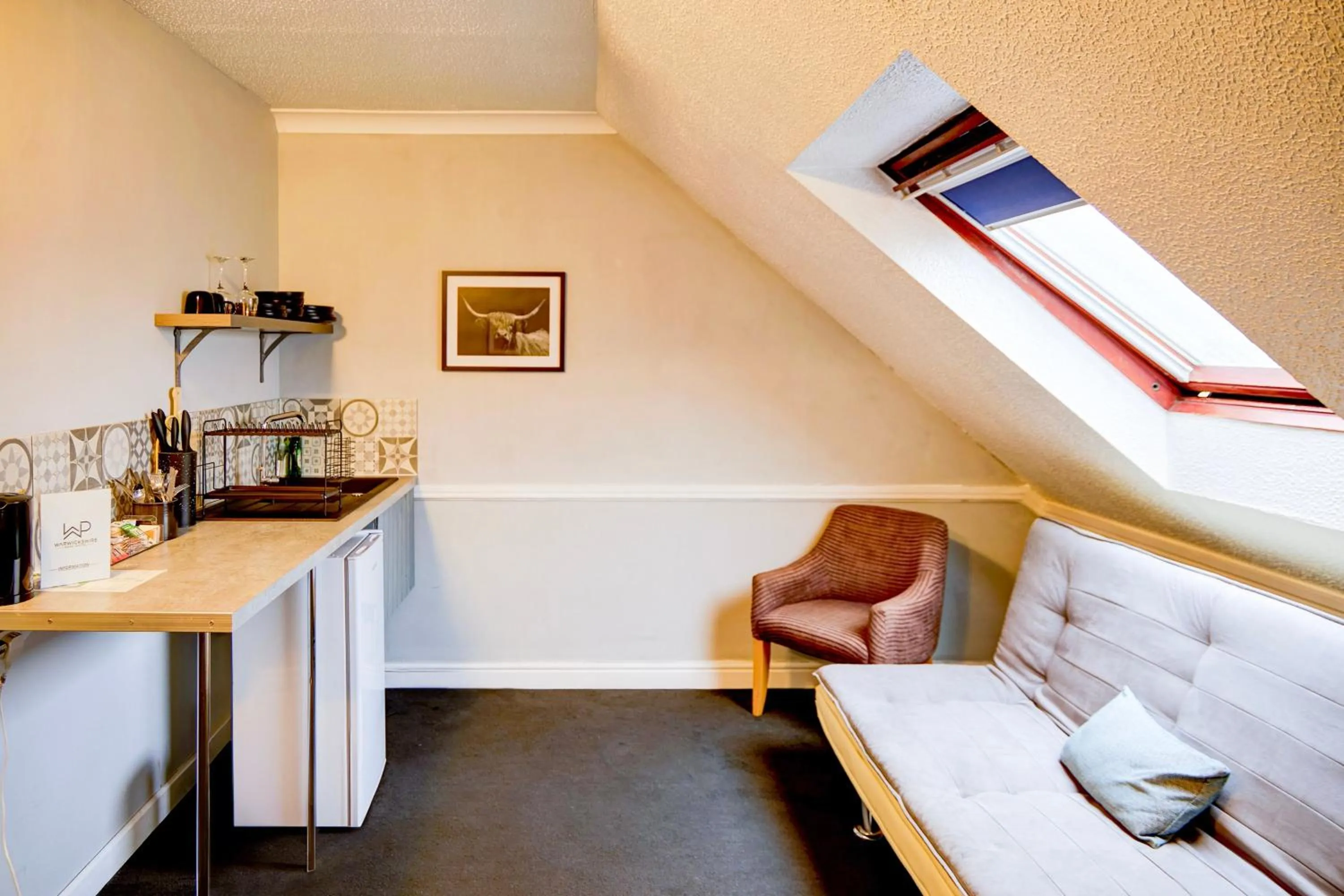 Bedroom in Warwickshire Park Hotel Kenilworth by Belvilla