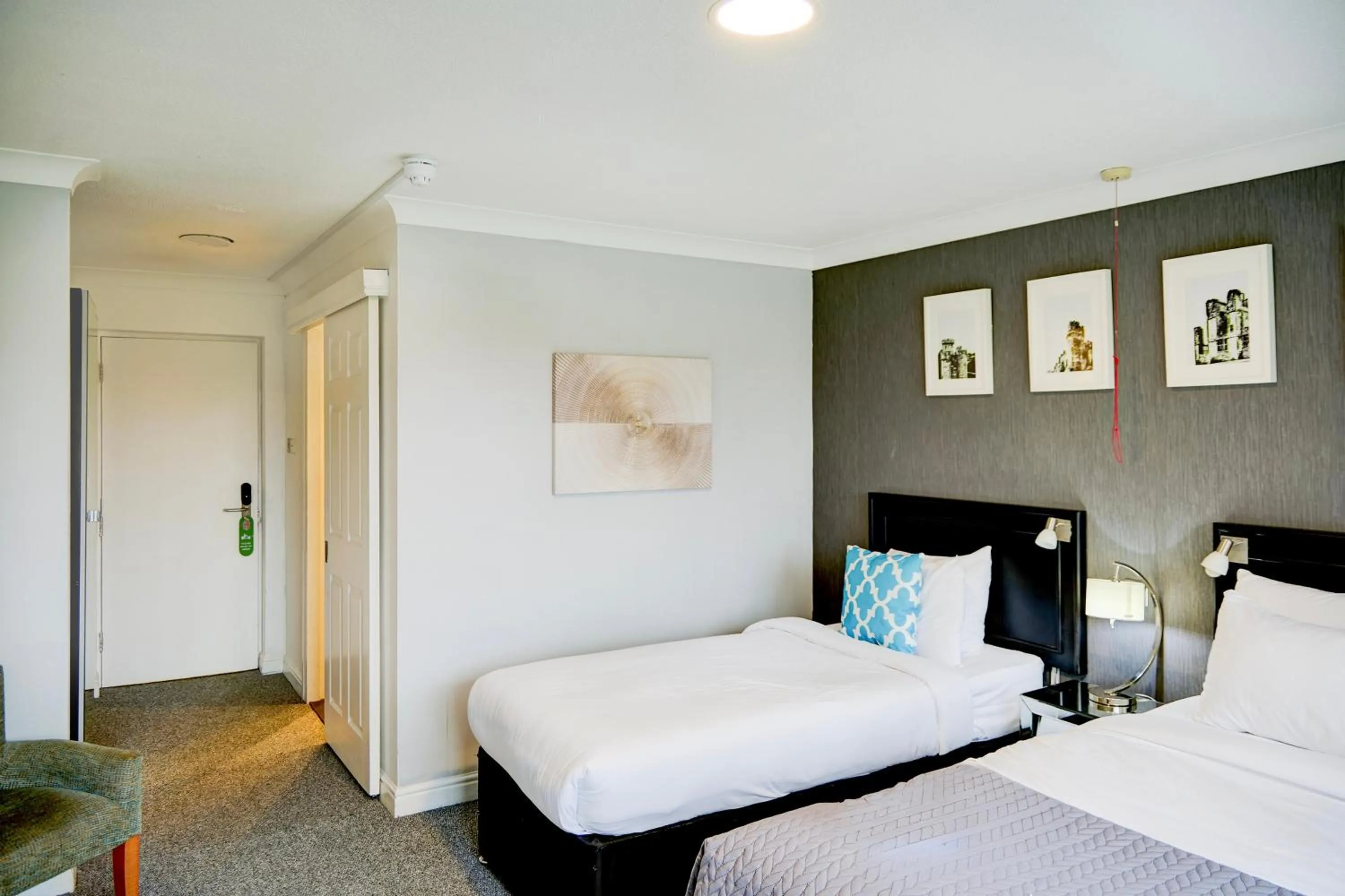 Bedroom, Bed in Warwickshire Park Hotel Kenilworth by Belvilla