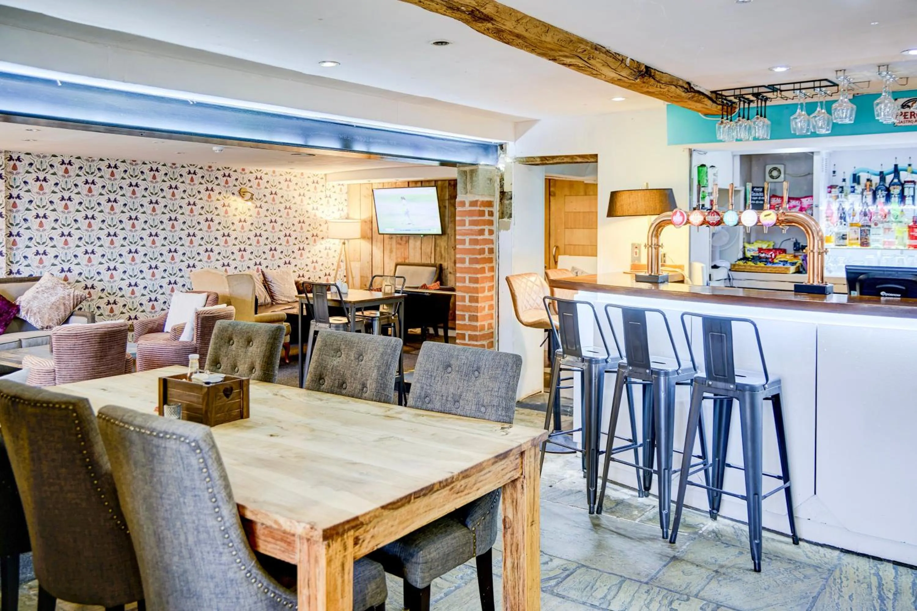 Lobby or reception in Warwickshire Park Hotel Kenilworth by Belvilla