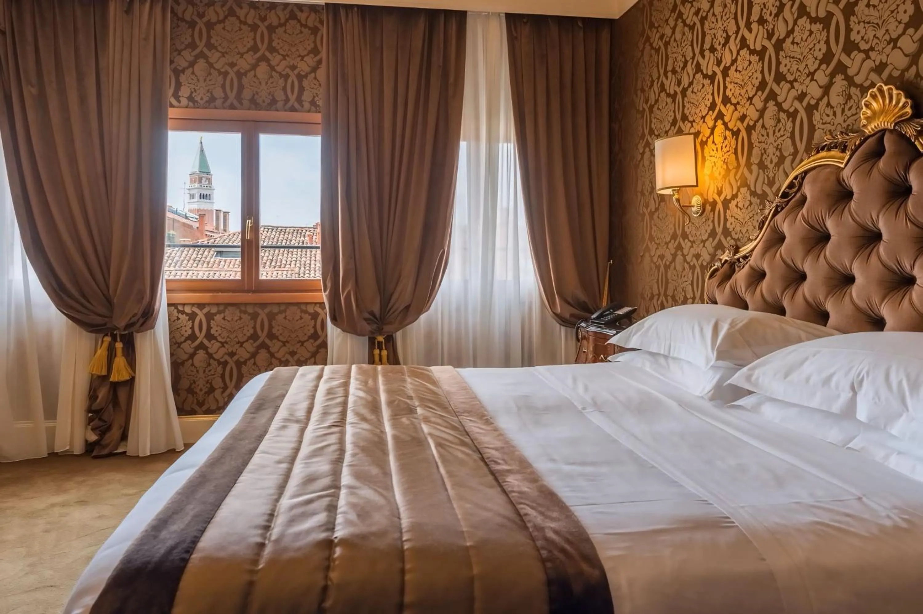 Bed in Hotel Ai Cavalieri di Venezia