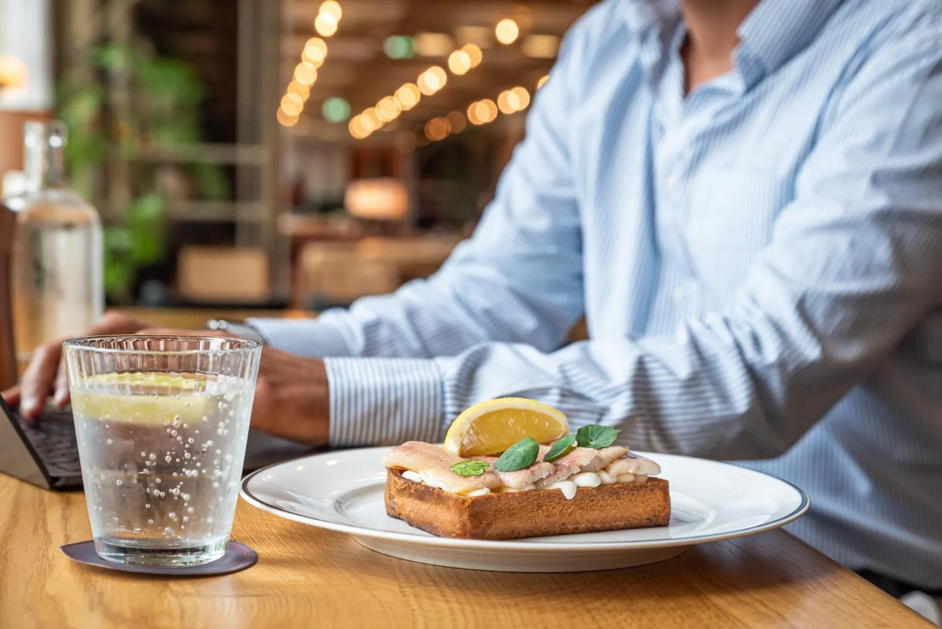 Lounge or bar in De Plesman Hotel The Hague