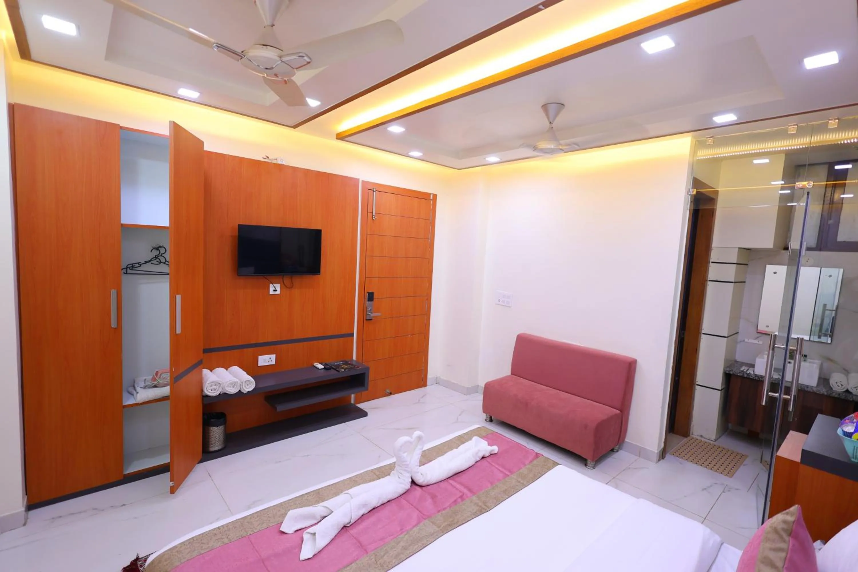 Bedroom, Bed in The Crown Hotel Agra near Taj Mahal & Restaurant