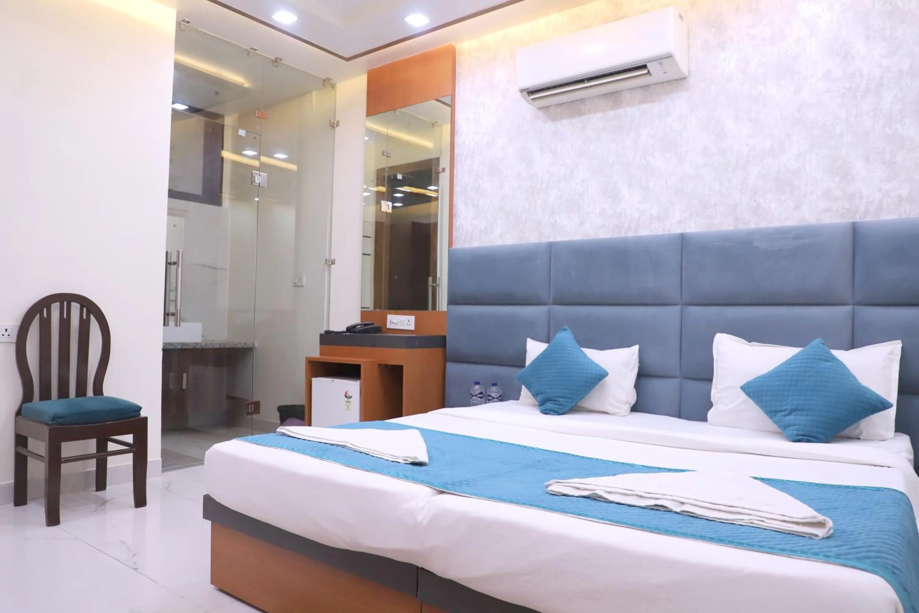 Bed in The Crown Hotel Agra near Taj Mahal & Restaurant