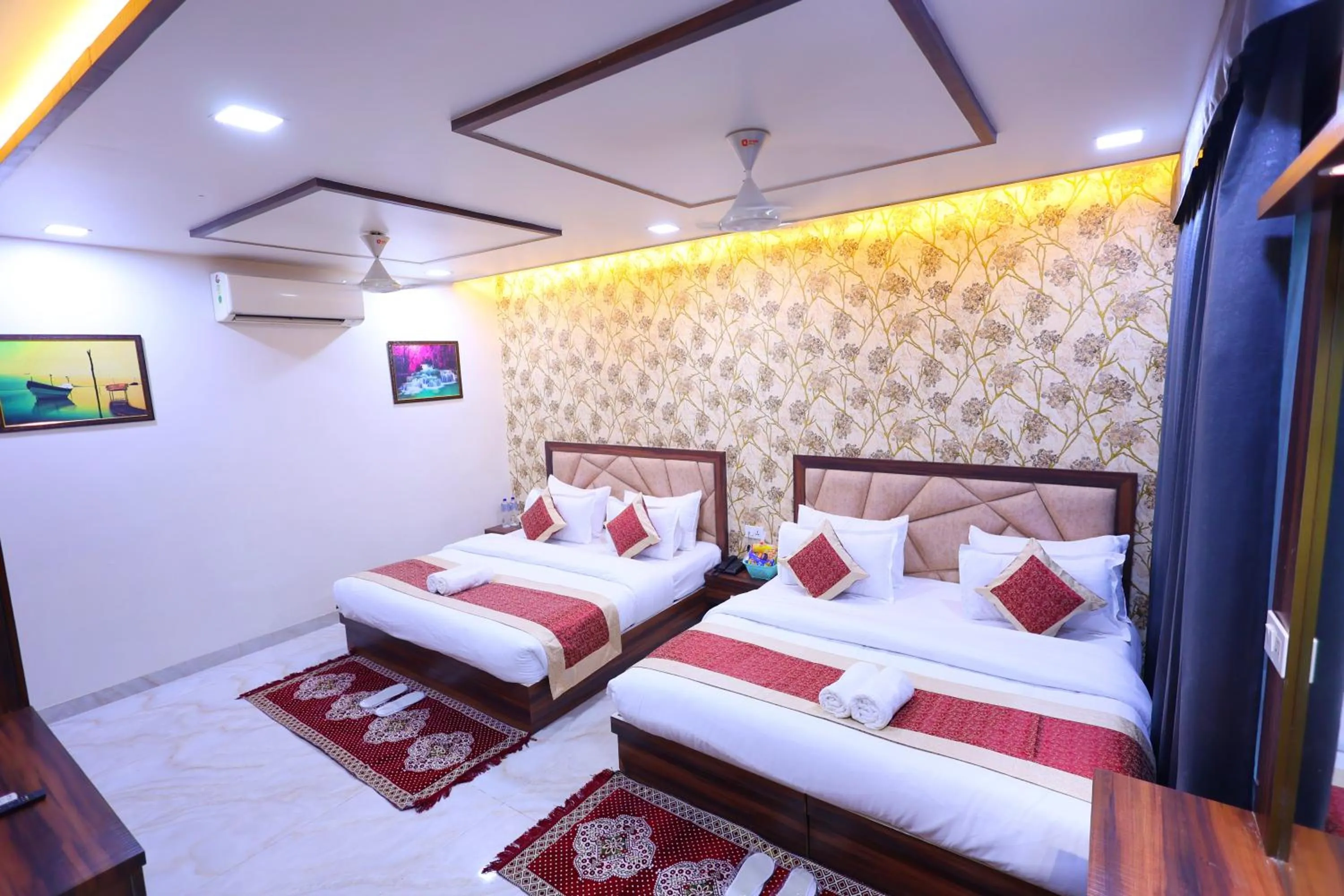 Bedroom, Bed in The Crown Hotel Agra near Taj Mahal & Restaurant