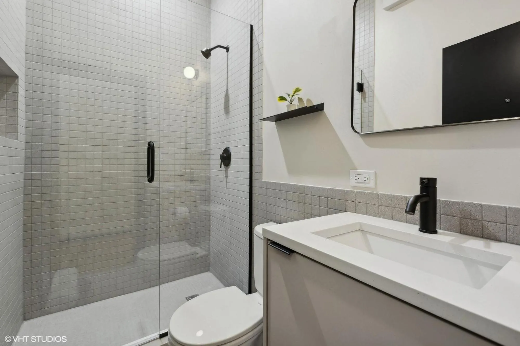 Bathroom in Logan Square SRO Hotel