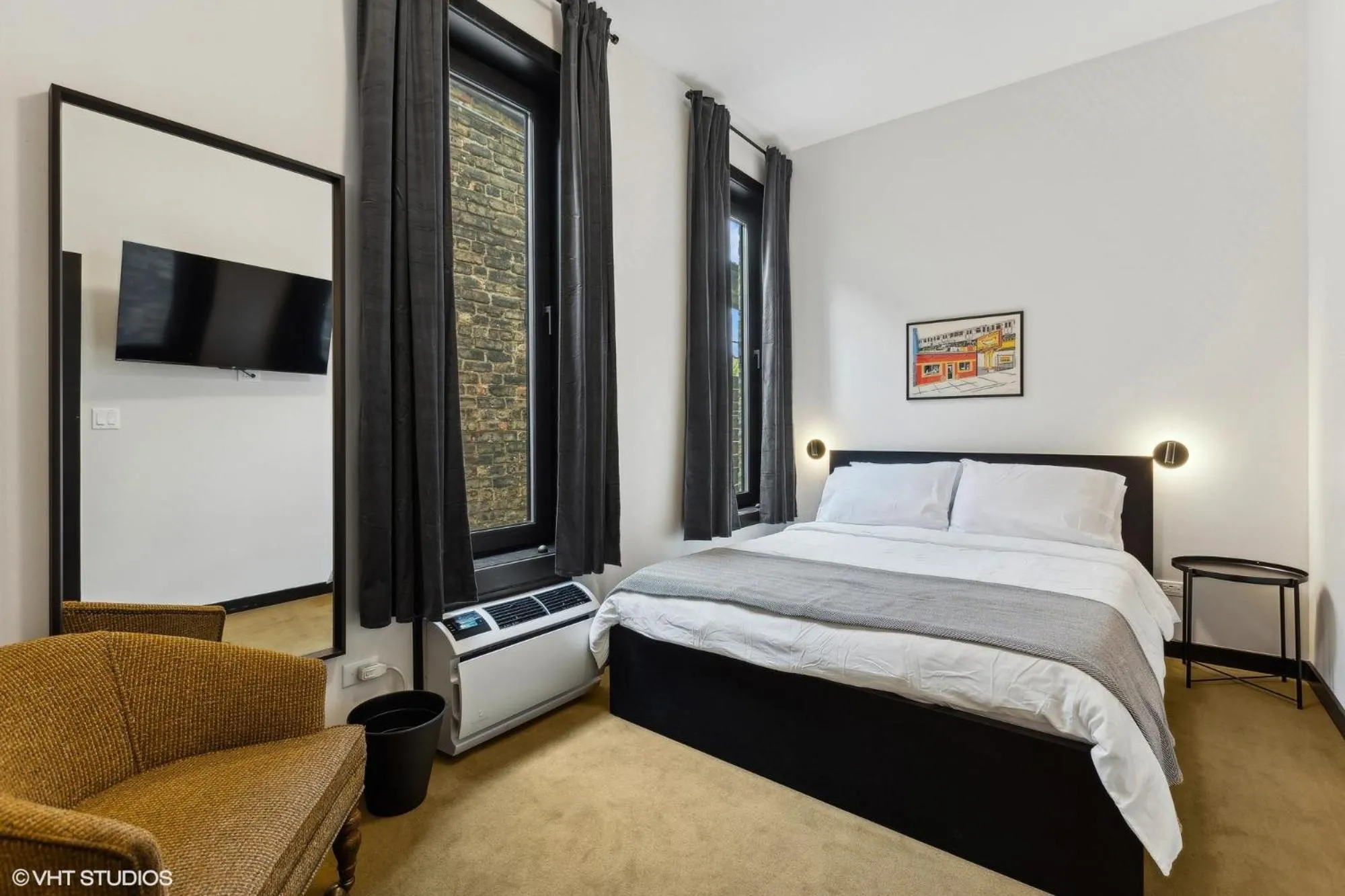 Photo of the whole room, Bed in Logan Square SRO Hotel