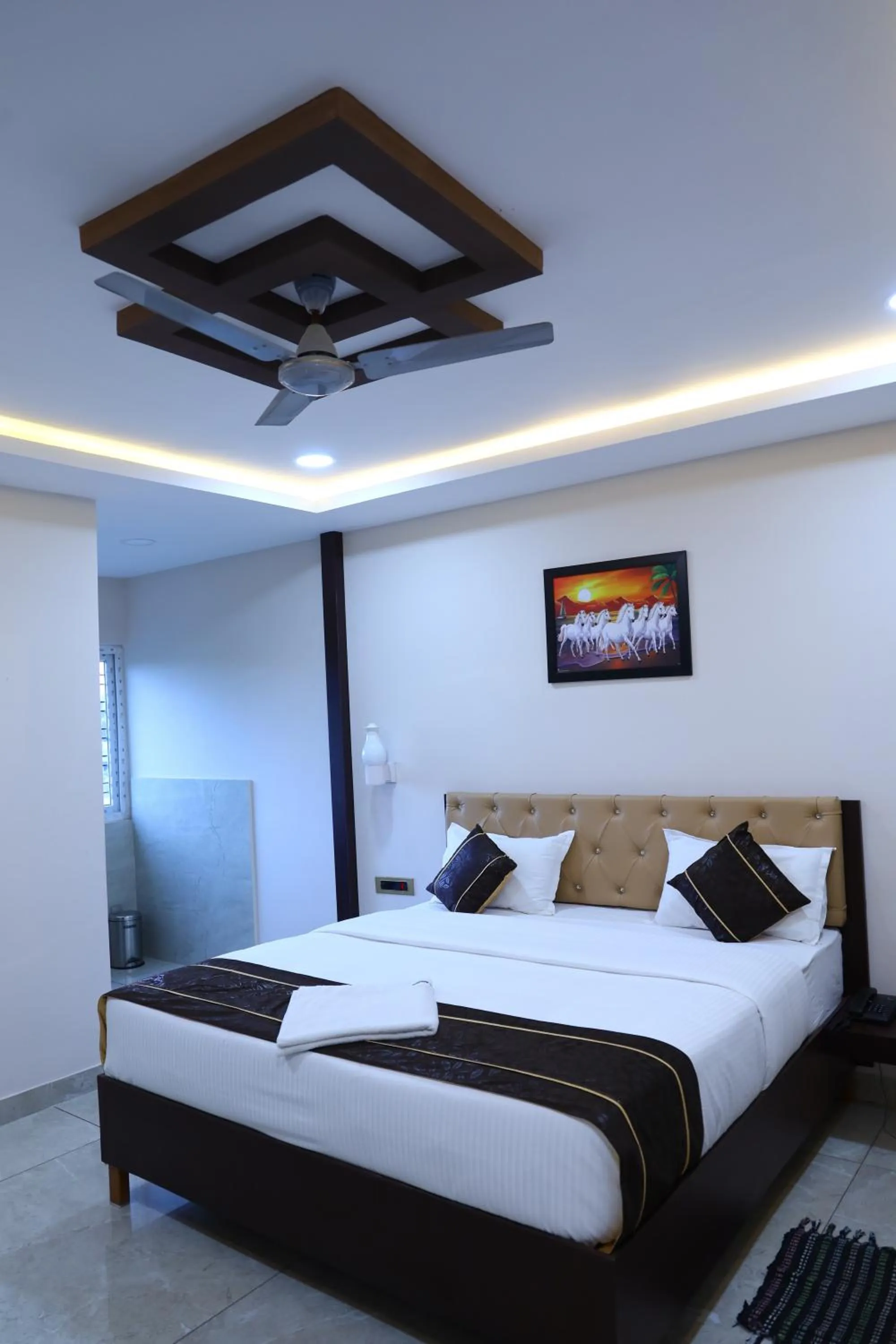 Bedroom, Bed in Gokulam Grand