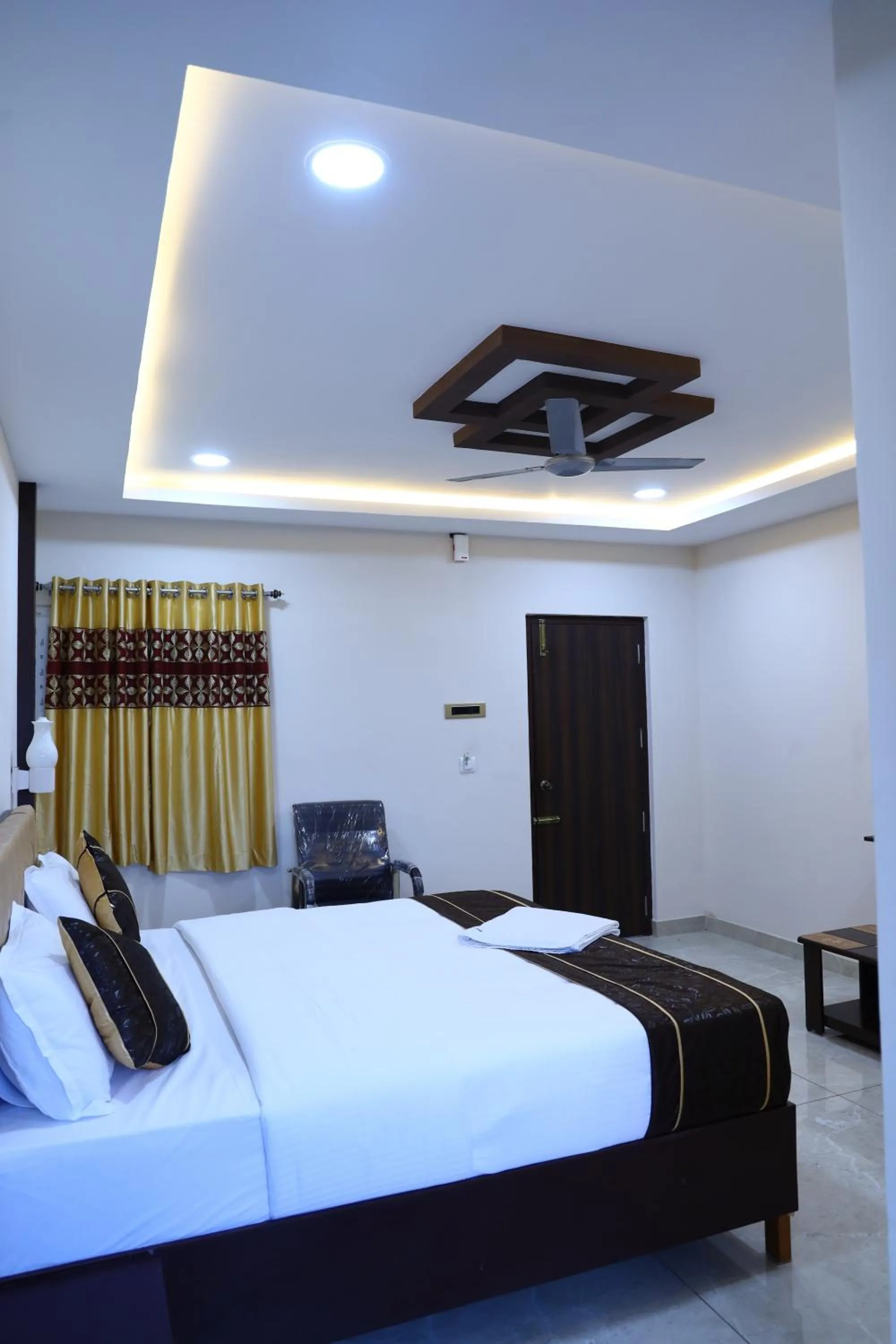 Property building, Bed in Gokulam Grand