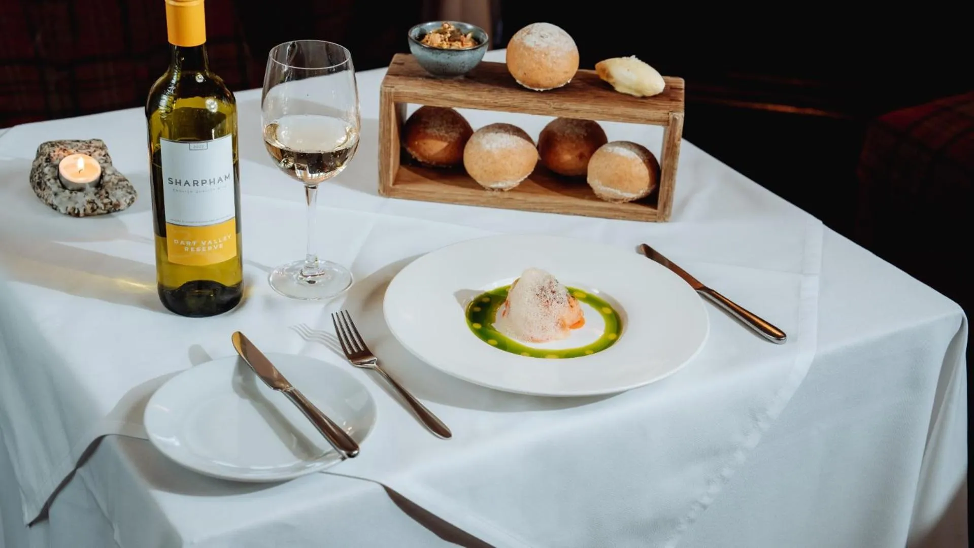 Restaurant/places to eat in Two Bridges Hotel