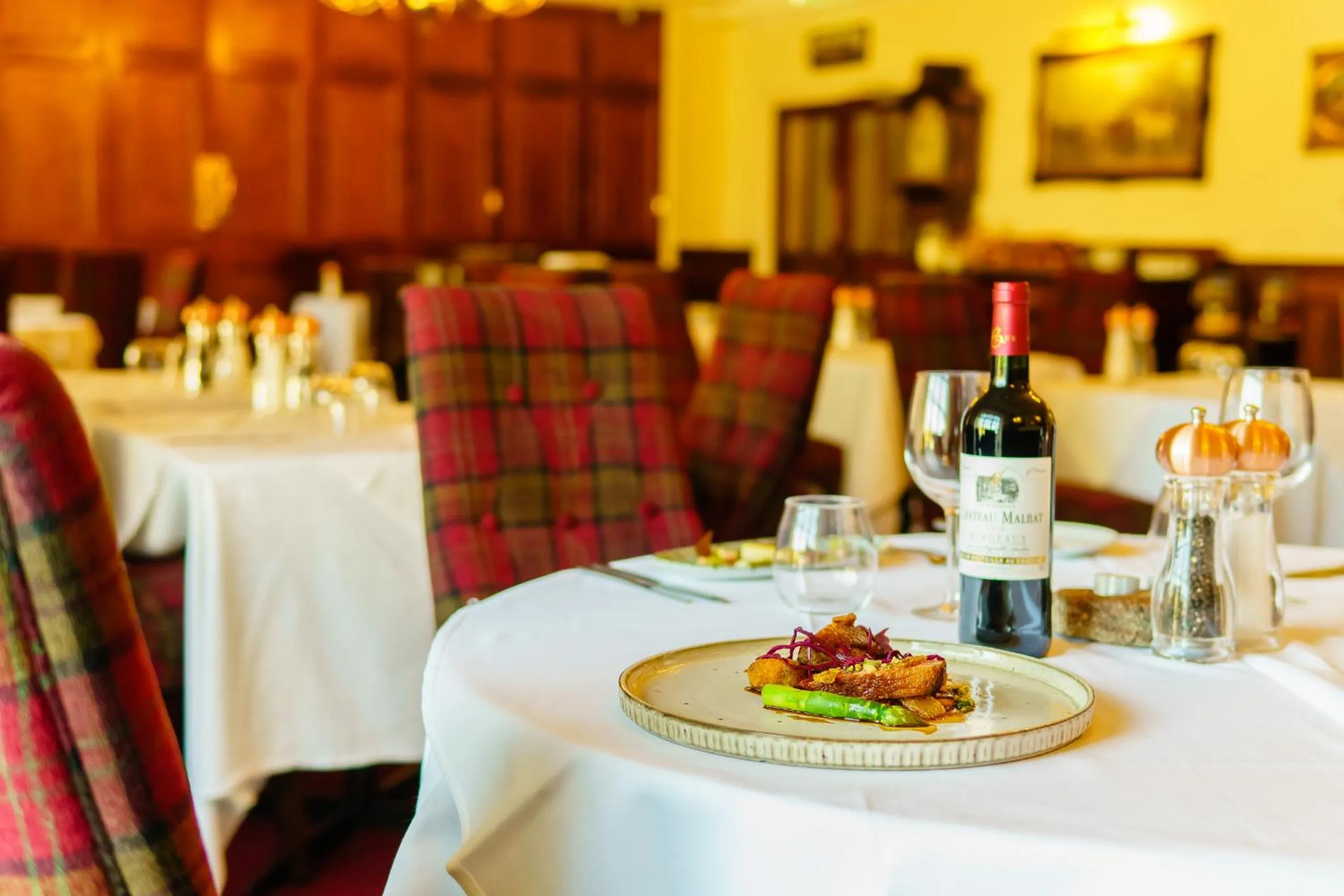 Restaurant/places to eat in Two Bridges Hotel