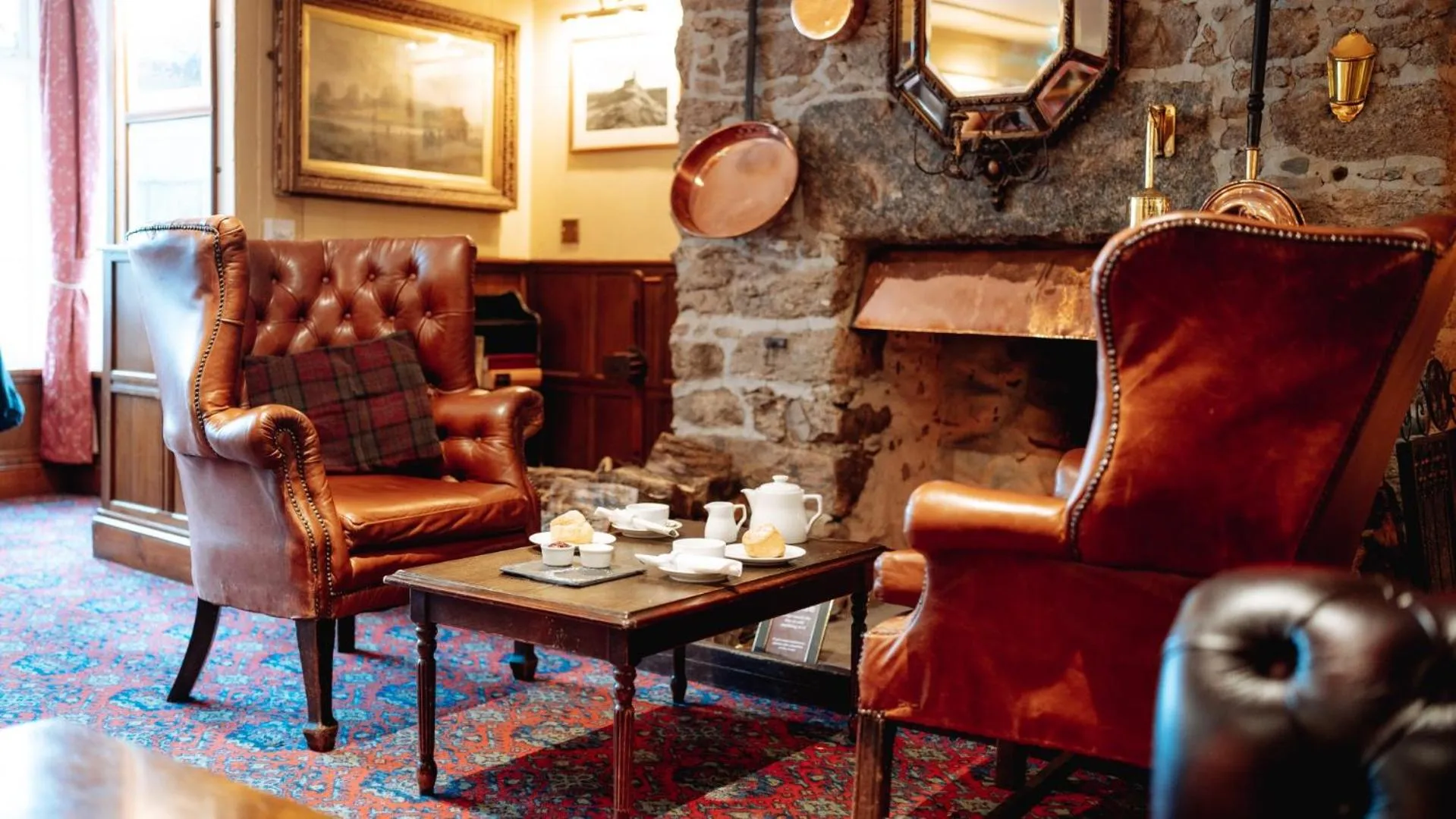 Lounge or bar in Two Bridges Hotel