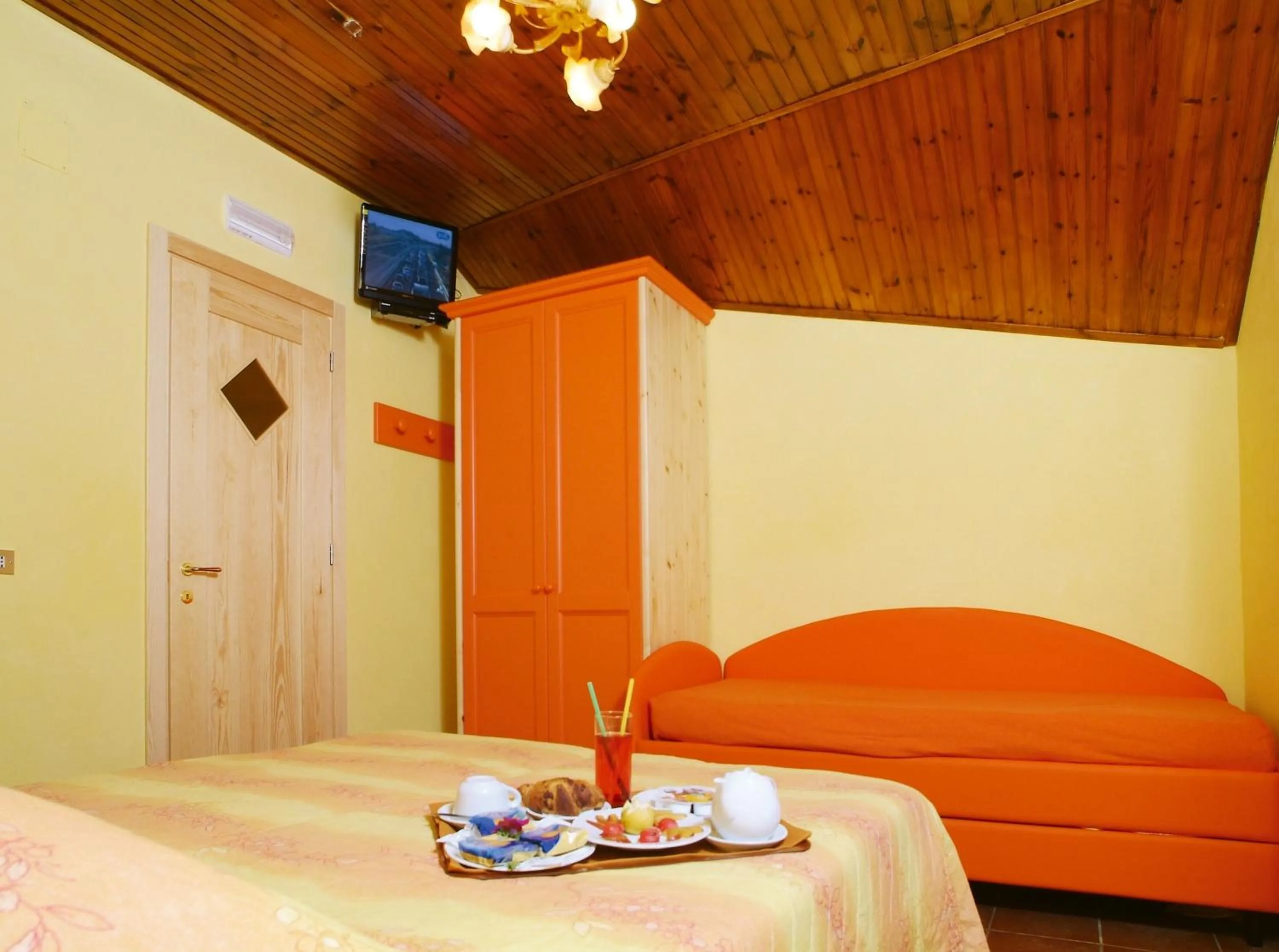 Bedroom, Bed in La Pinetina