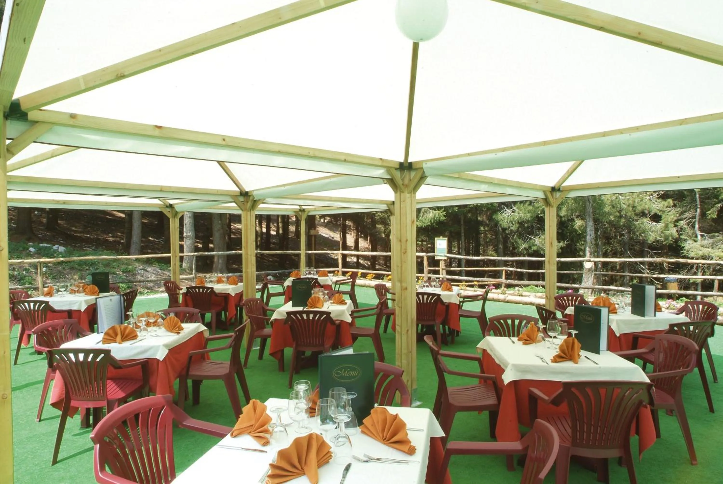 Restaurant/places to eat in La Pinetina