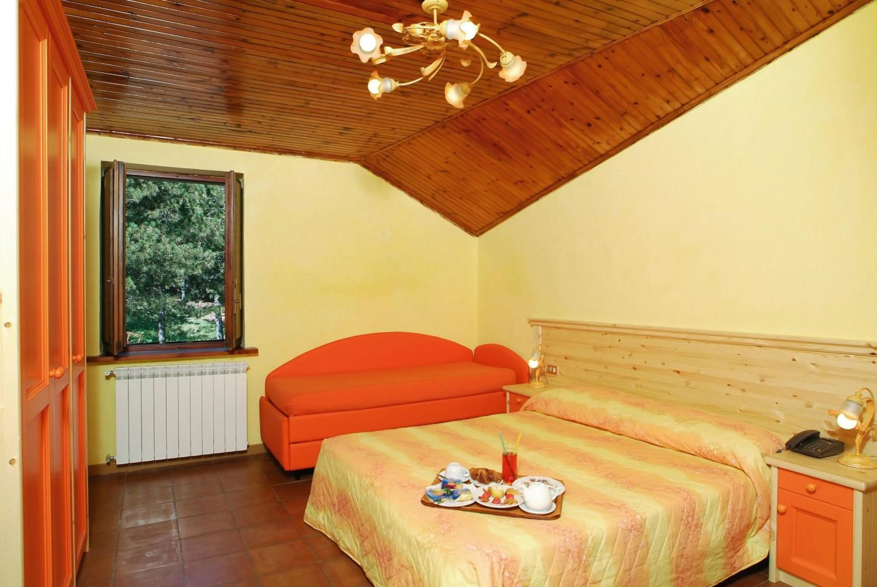 Bedroom, Bed in La Pinetina