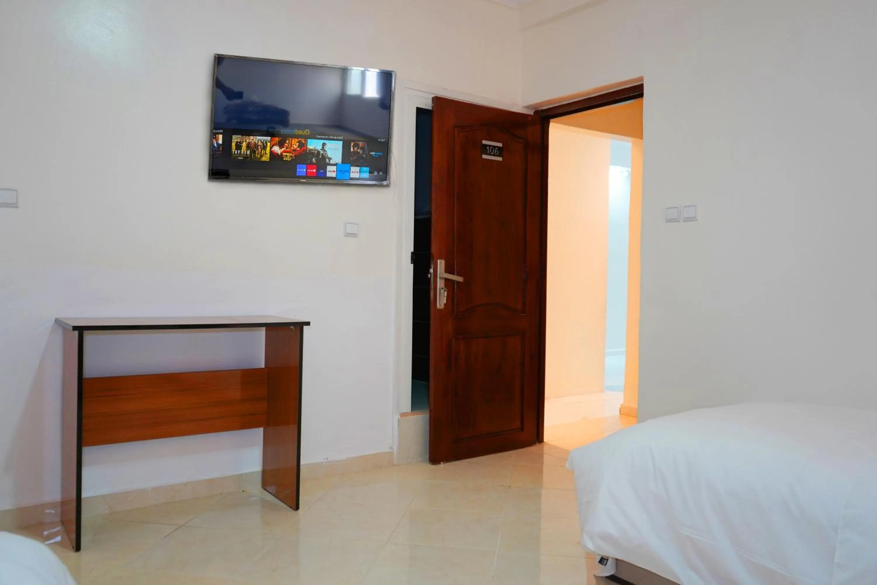 TV and multimedia, Bed in Hôtel Moukawama Restaurant & SPA Dakhla