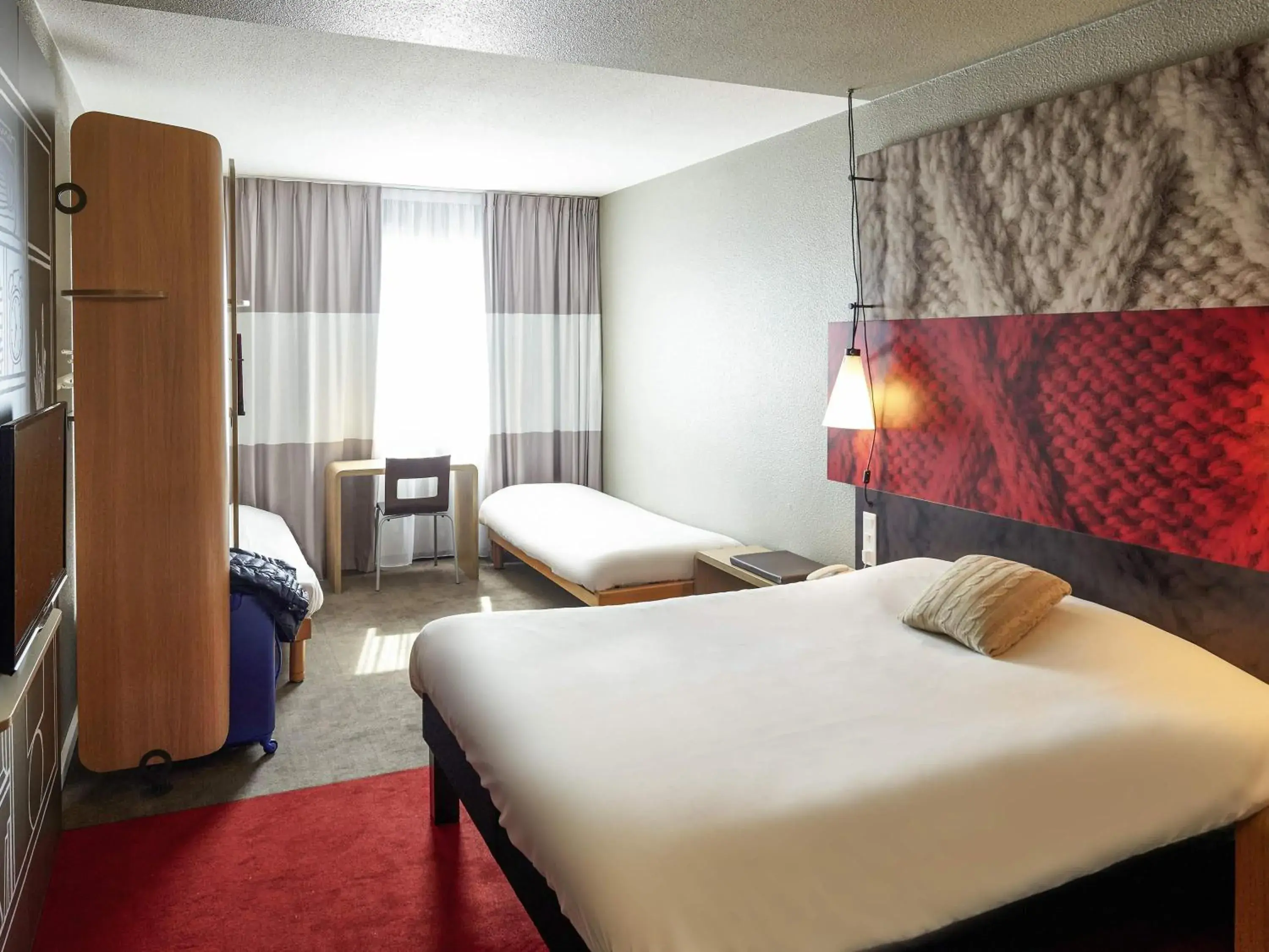 Bedroom, Bed in ibis Lille Centre Grand Palais Bedroom, Bed in ibis Lille Centre Grand Palais