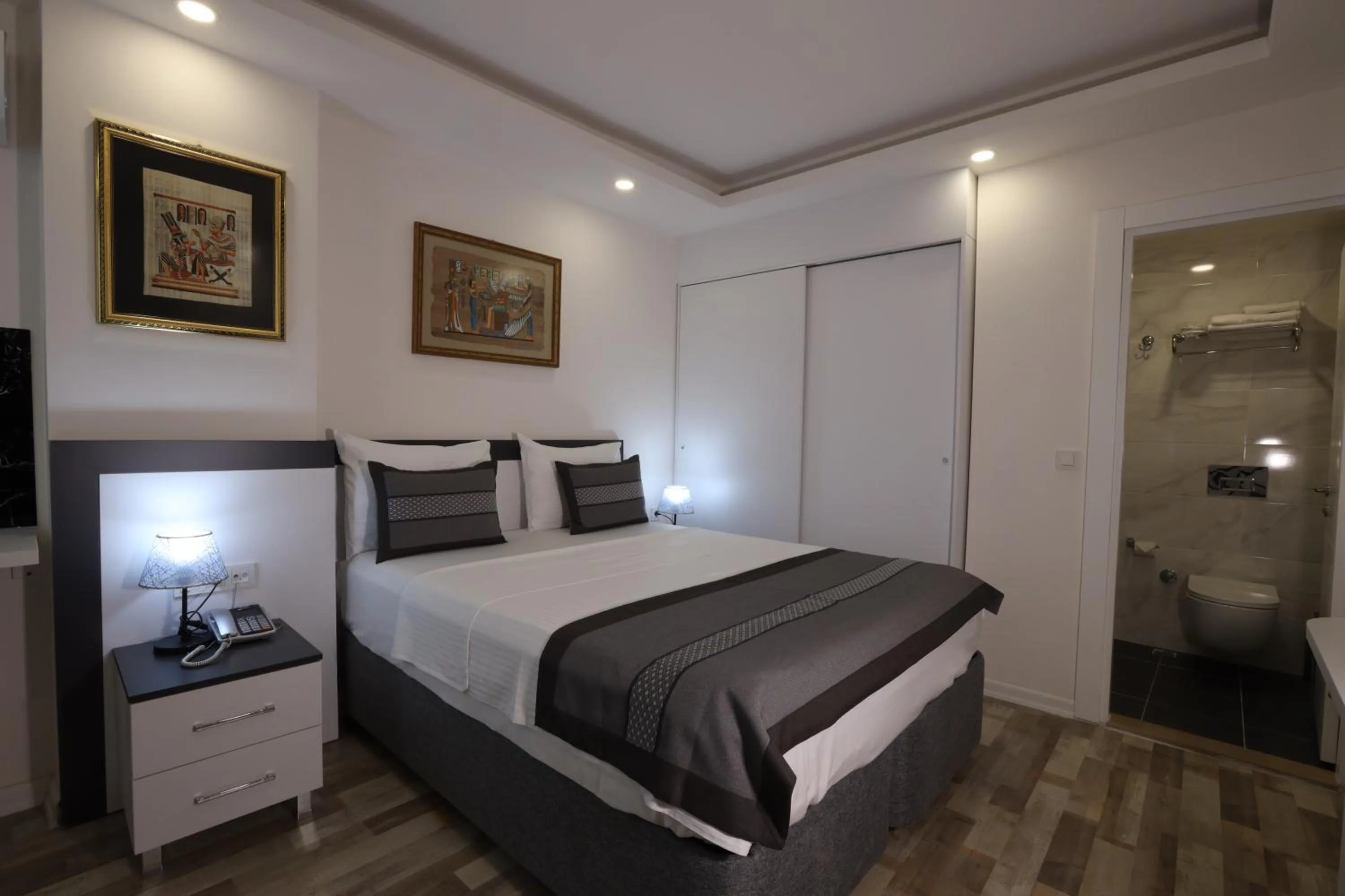 Bathroom, Bed in Askadar Çatı Otel