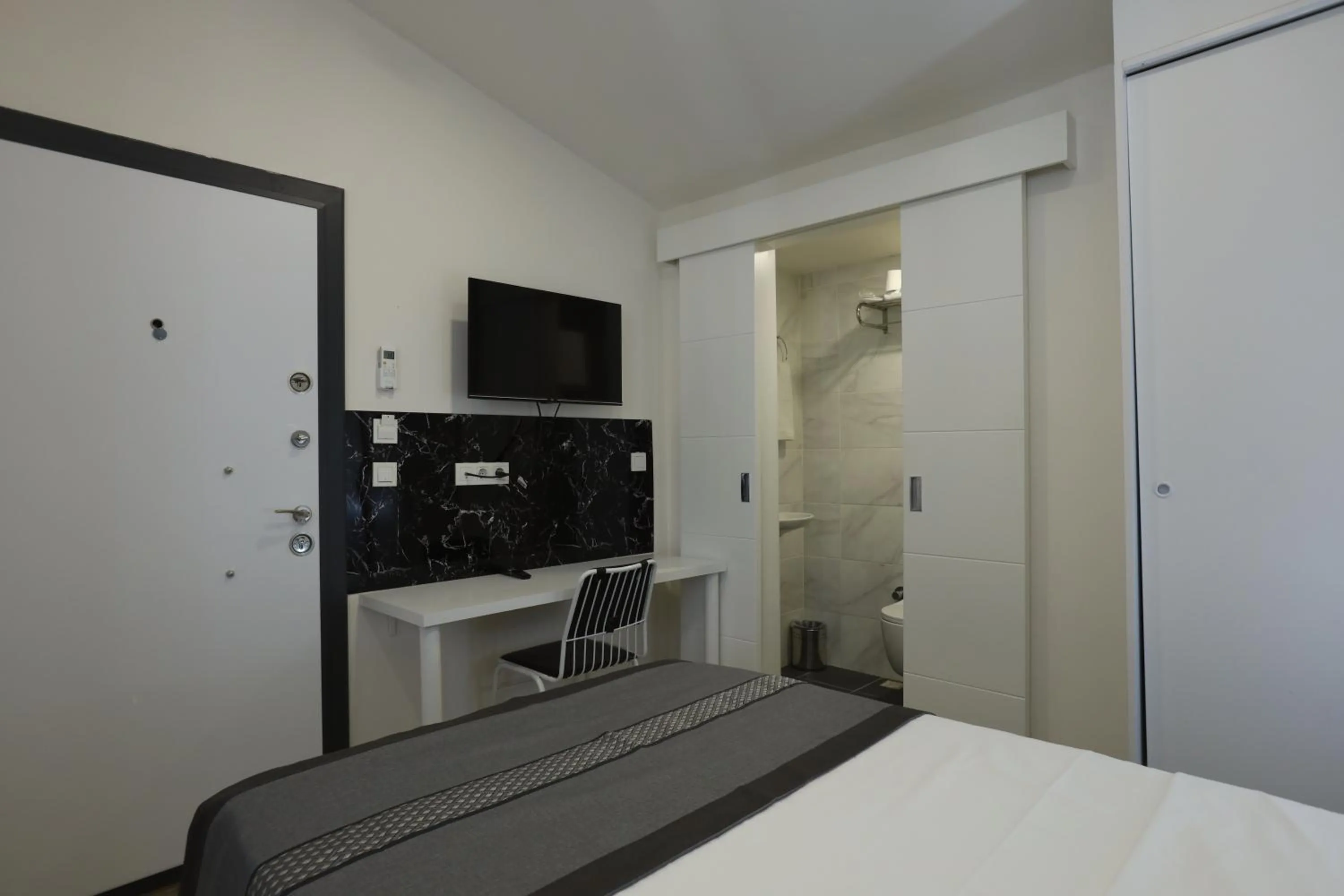 Bathroom, Bed in Askadar Çatı Otel