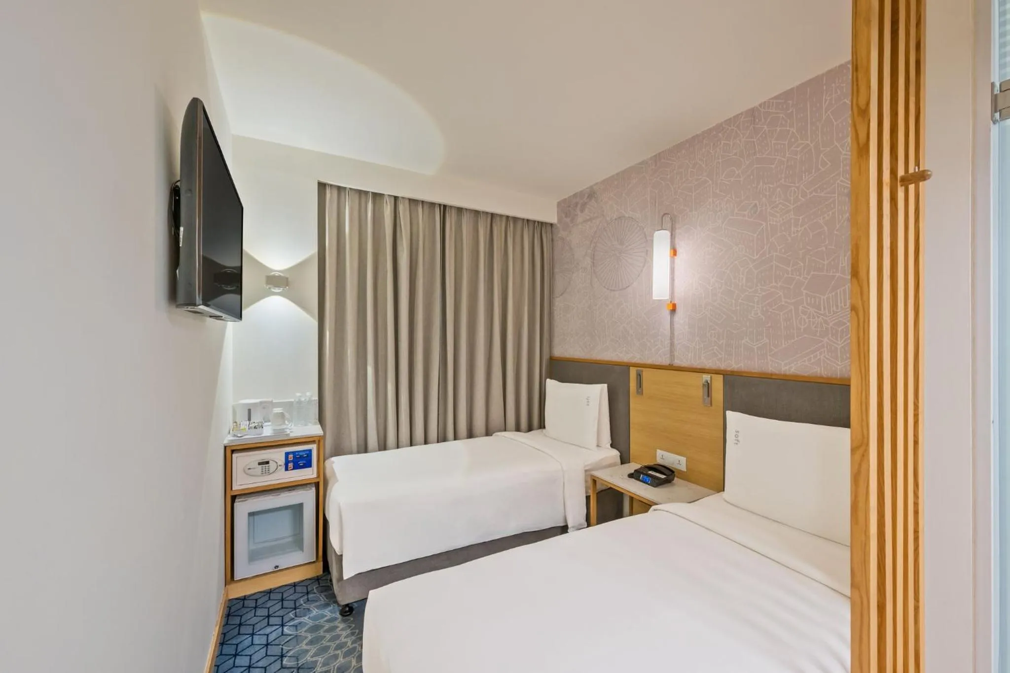 Photo of the whole room, Bed in Holiday Inn Express Gurugram Sector 50 by IHG
