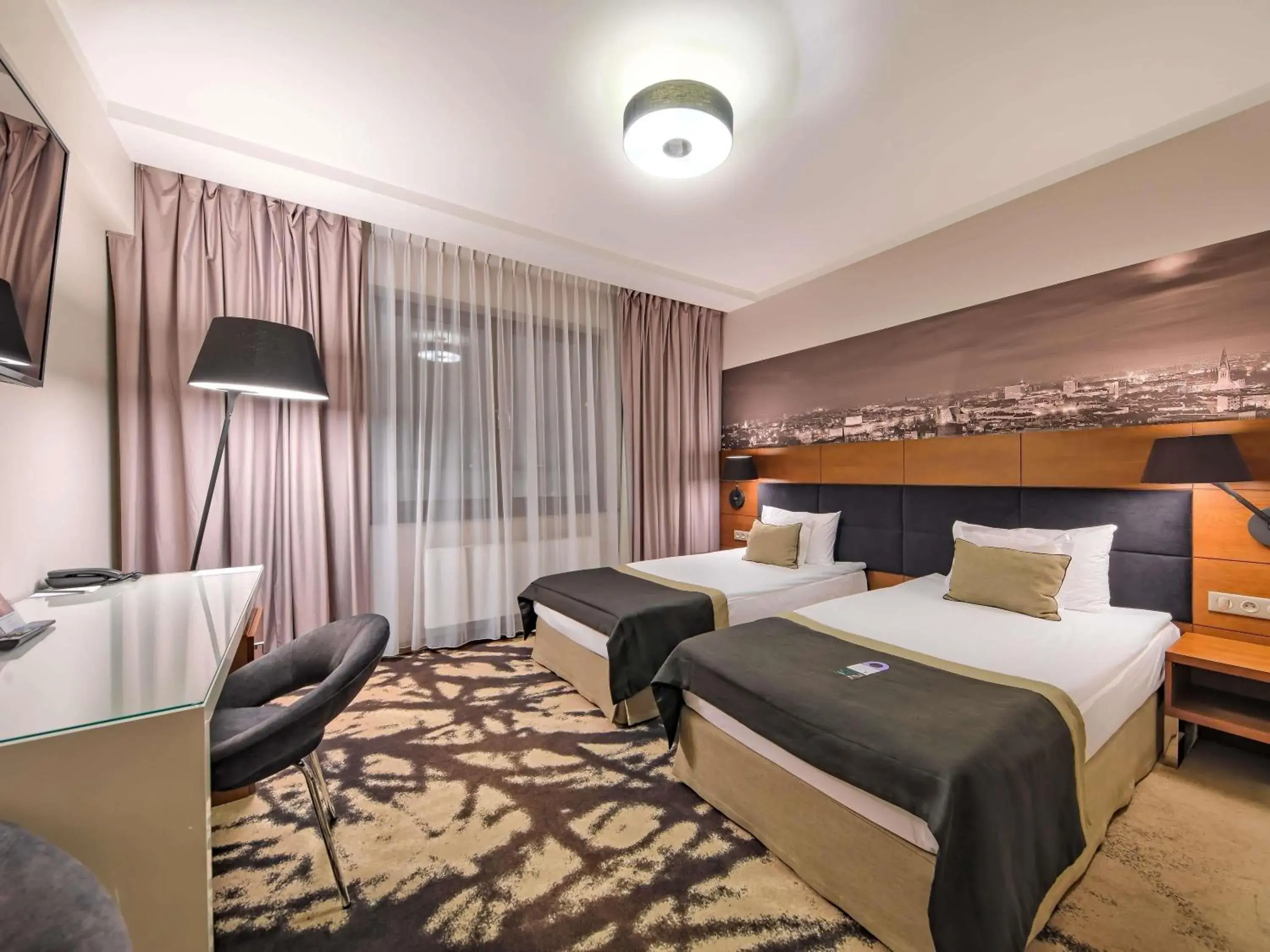 Standard Twin Room in Mercure Bydgoszcz Sepia Standard Twin Room in Mercure Bydgoszcz Sepia