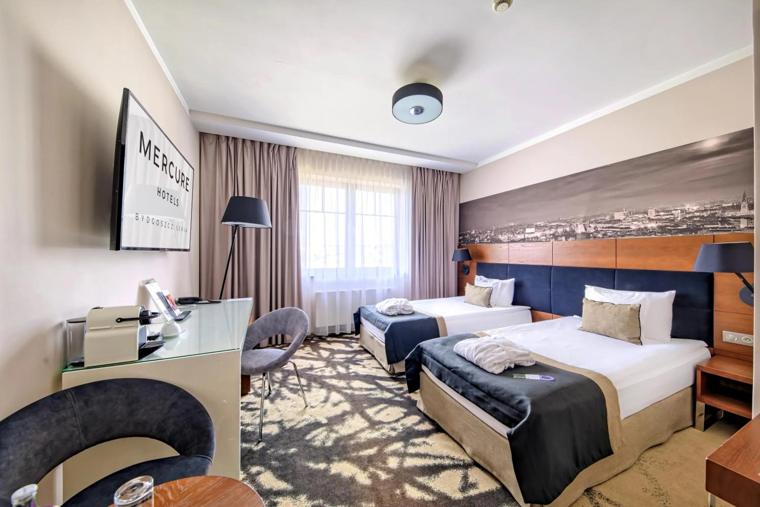 Photo of the whole room, Bed in Mercure Bydgoszcz Sepia