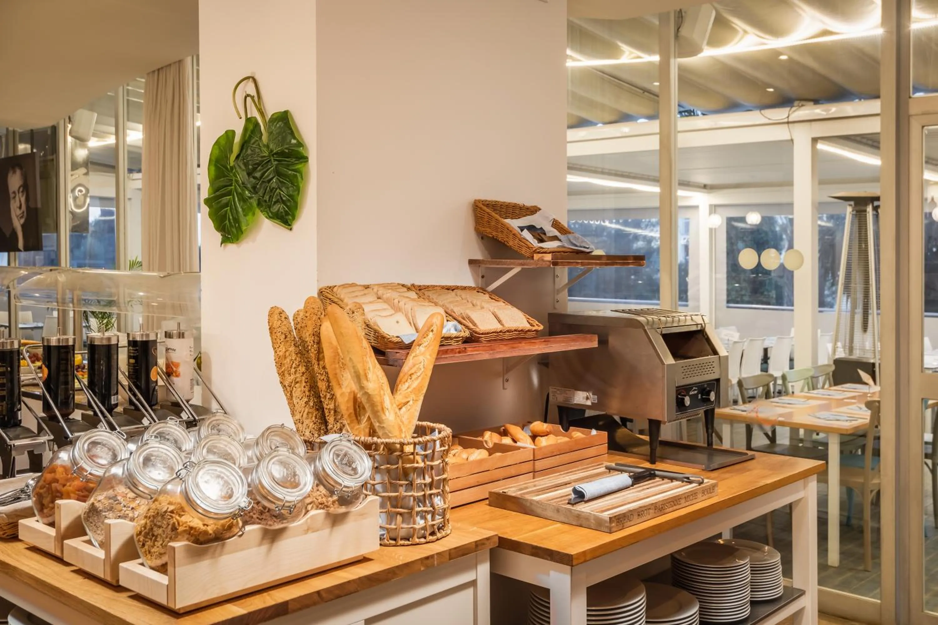 Restaurant/places to eat in Apartamentos Vistasol