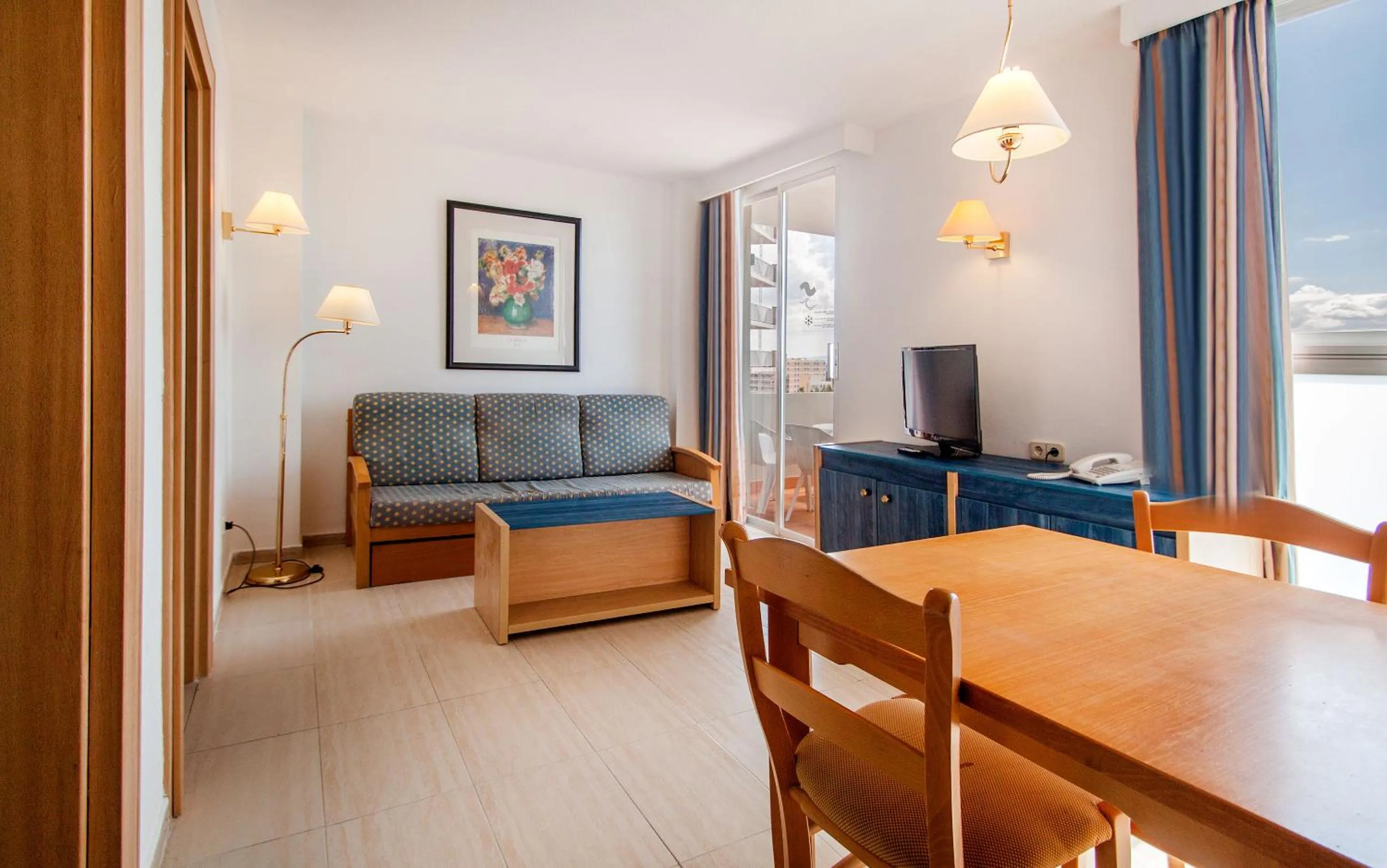 TV and multimedia in Apartamentos Vistasol