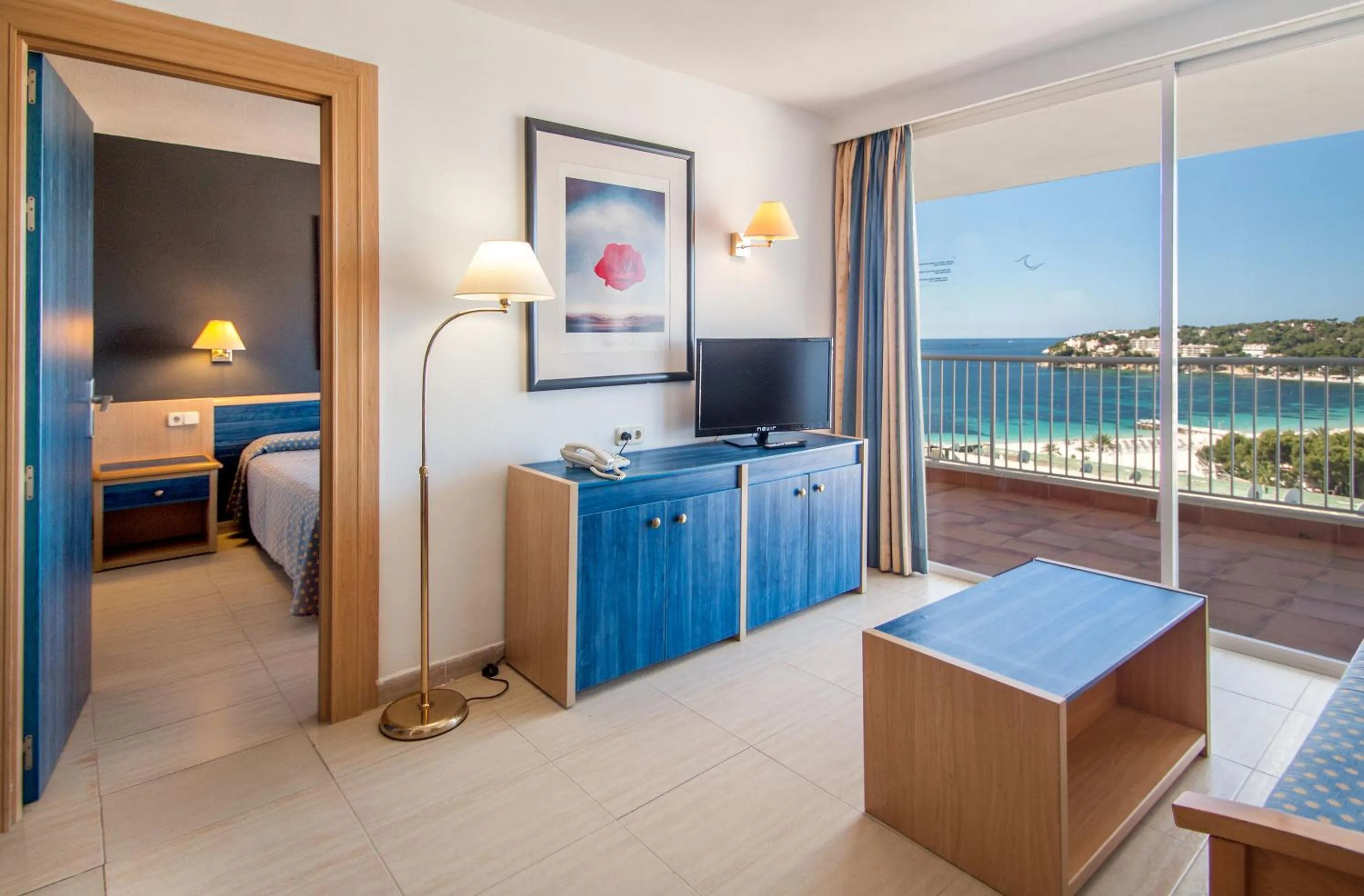 TV and multimedia in Apartamentos Vistasol