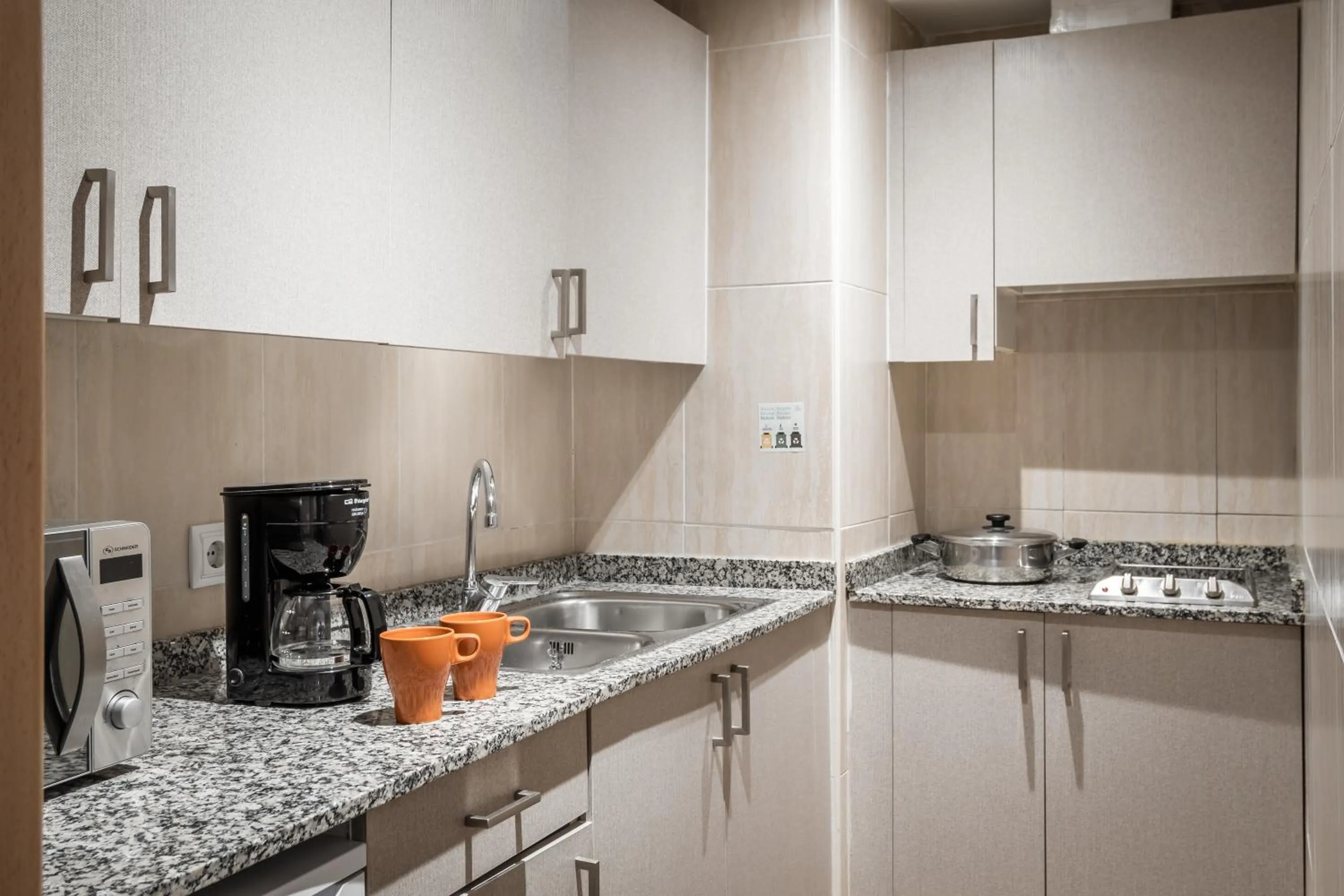 Kitchen or kitchenette in Apartamentos Vistasol