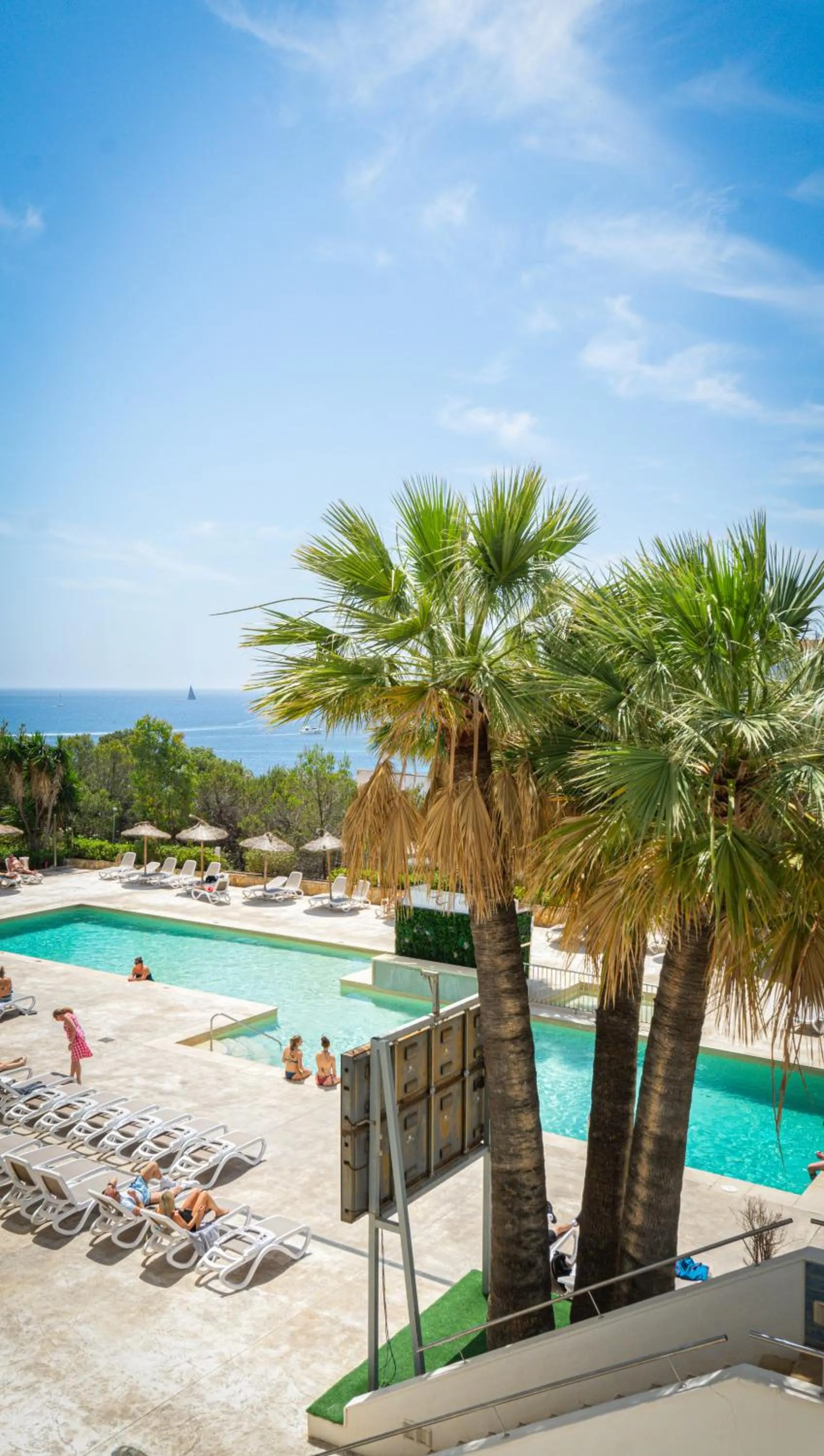 Pool view in Apartamentos Vistasol