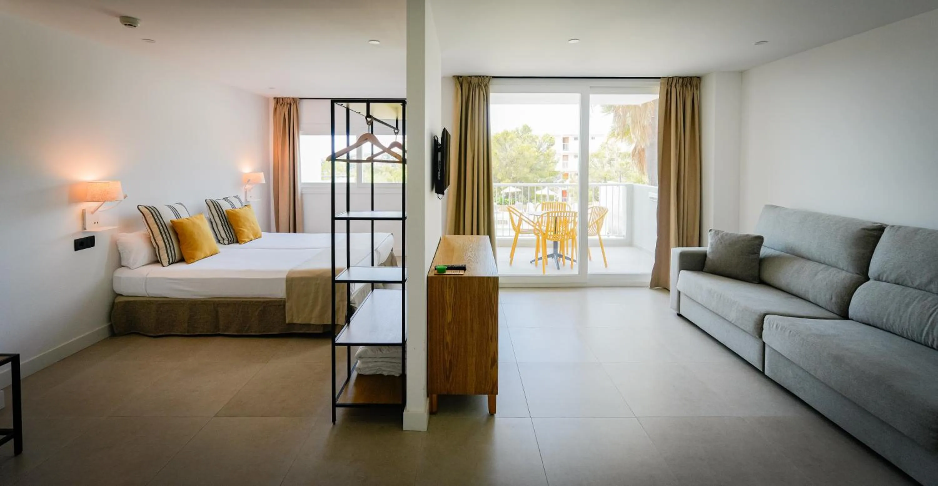 Decorative detail, Bed in Apartamentos Vistasol