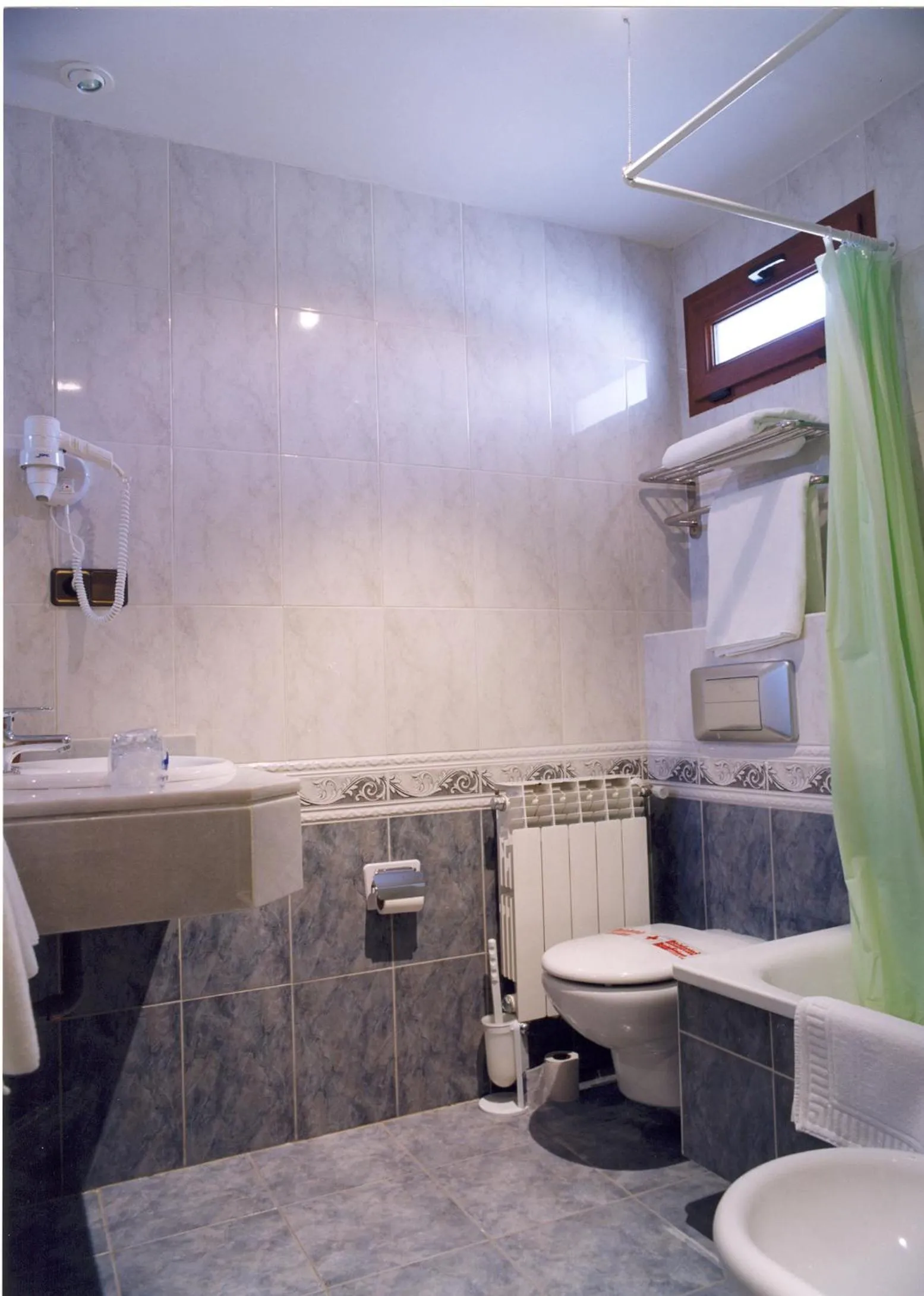 Shower in Hostal La Maya