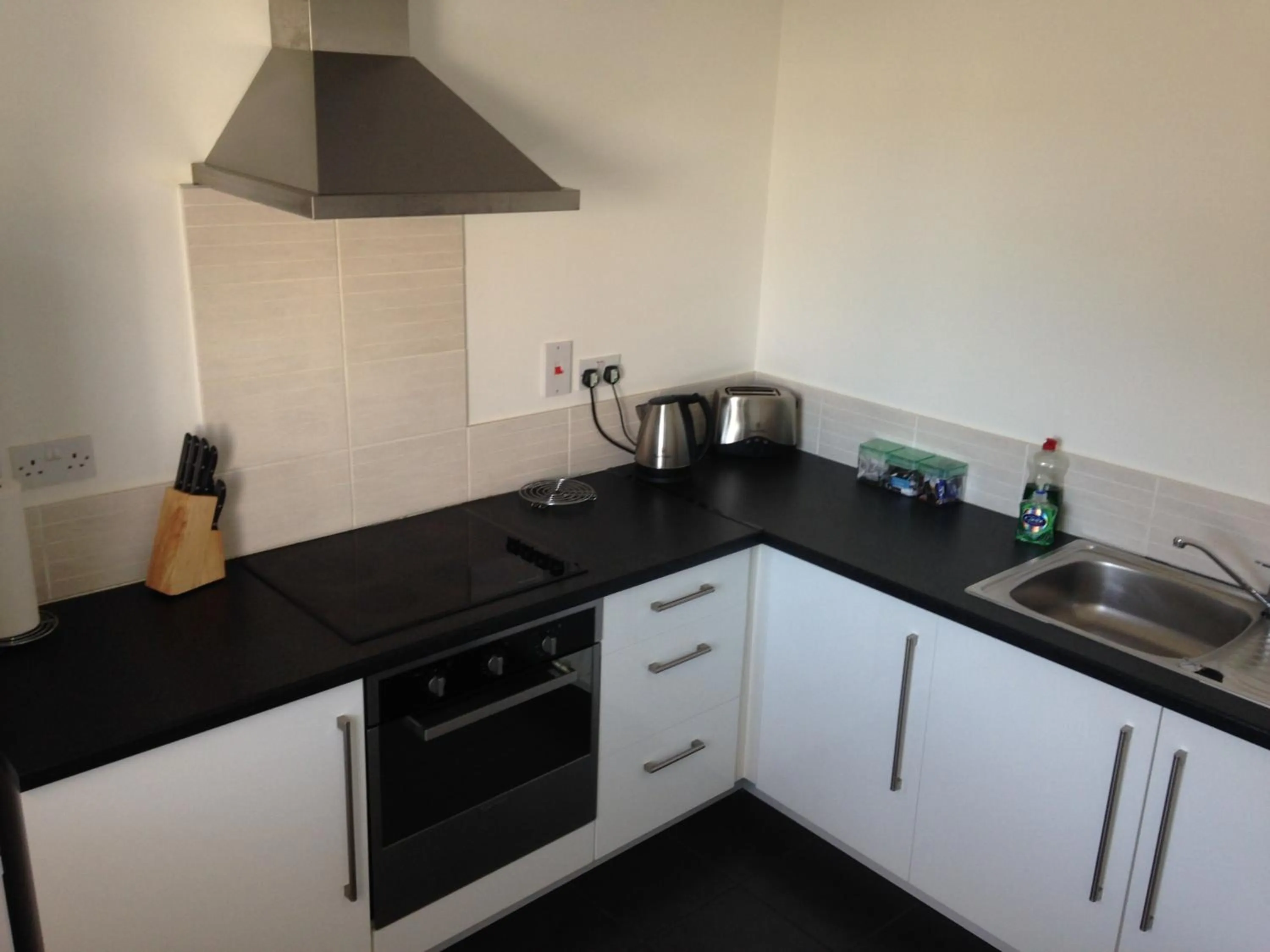 Kitchen or kitchenette in Aberdeen Serviced Apartments - Bloomfield