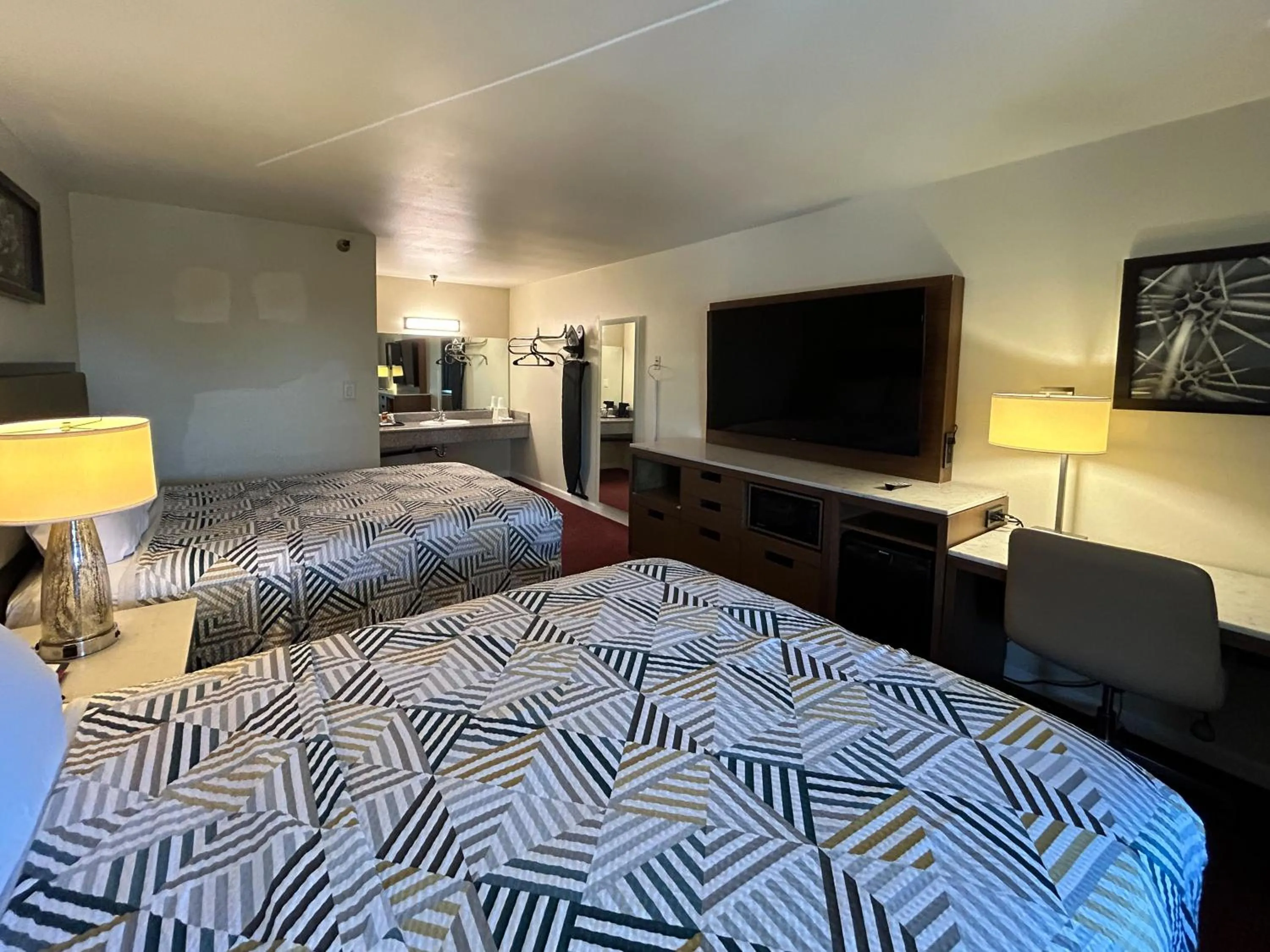 Photo of the whole room, Bed in Studio 6 Suites Santa Ana, CA