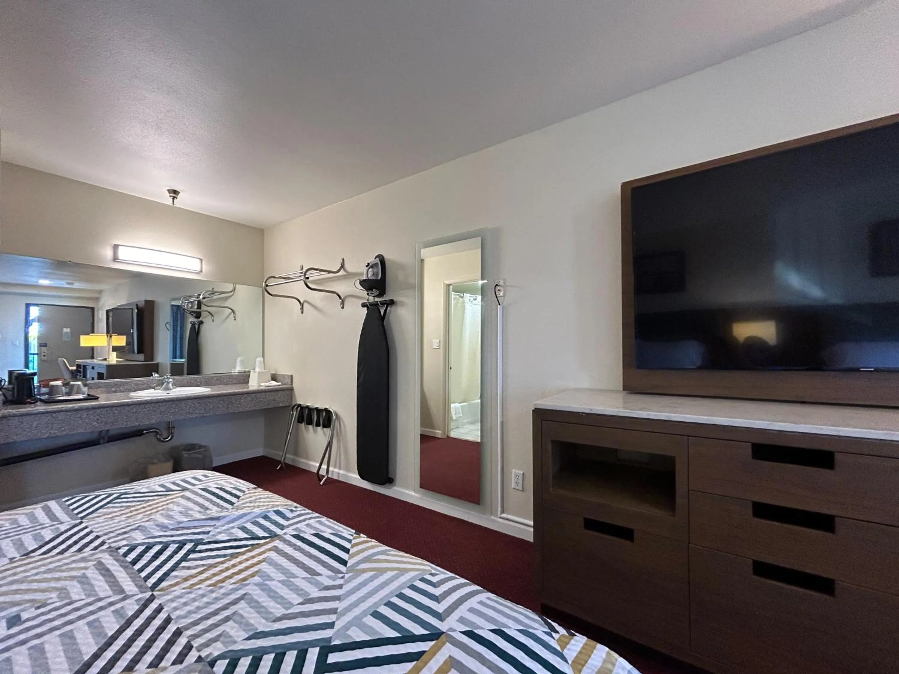 Photo of the whole room, Bed in Studio 6 Suites Santa Ana, CA