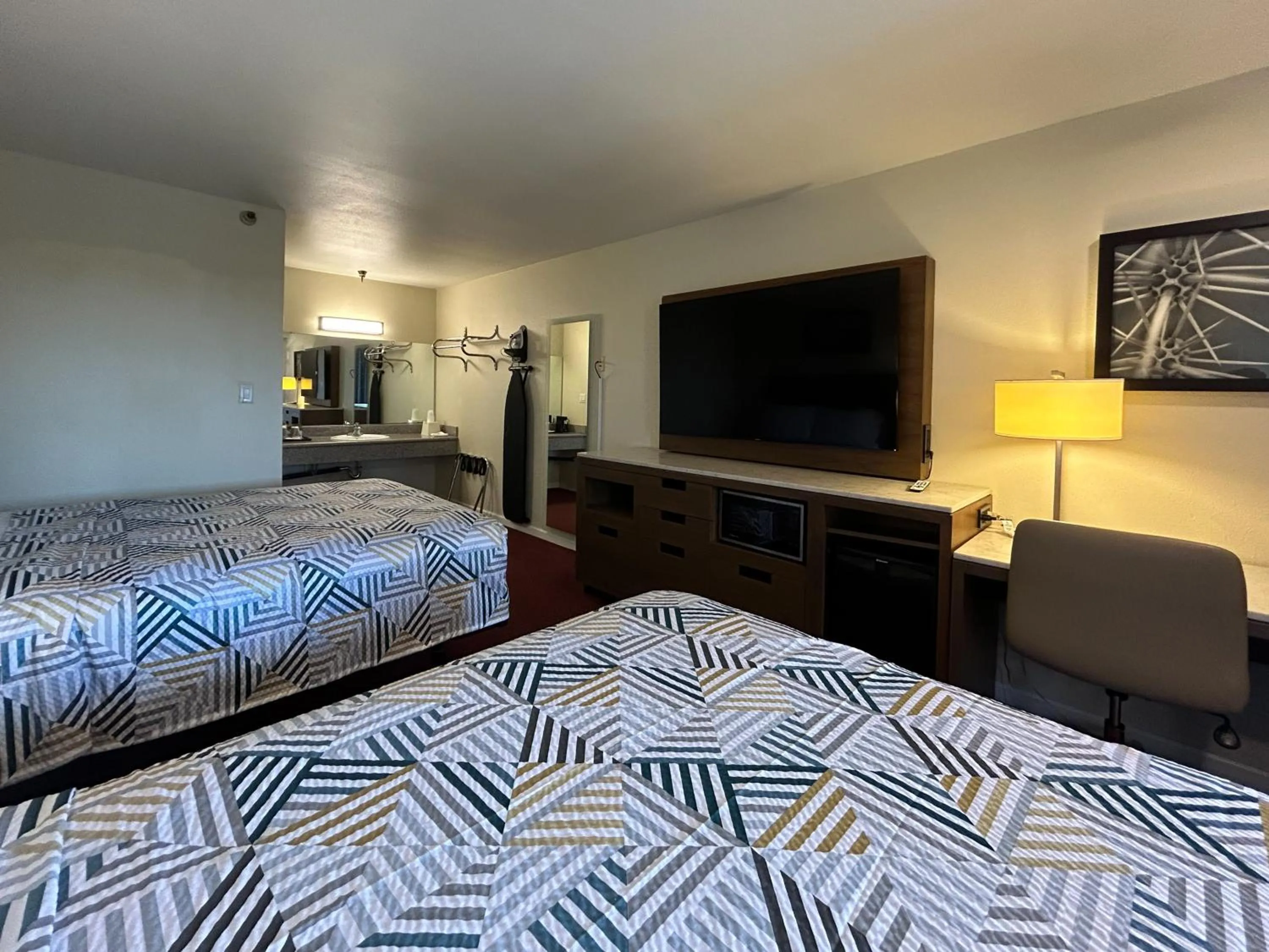 Photo of the whole room, Bed in Studio 6 Suites Santa Ana, CA