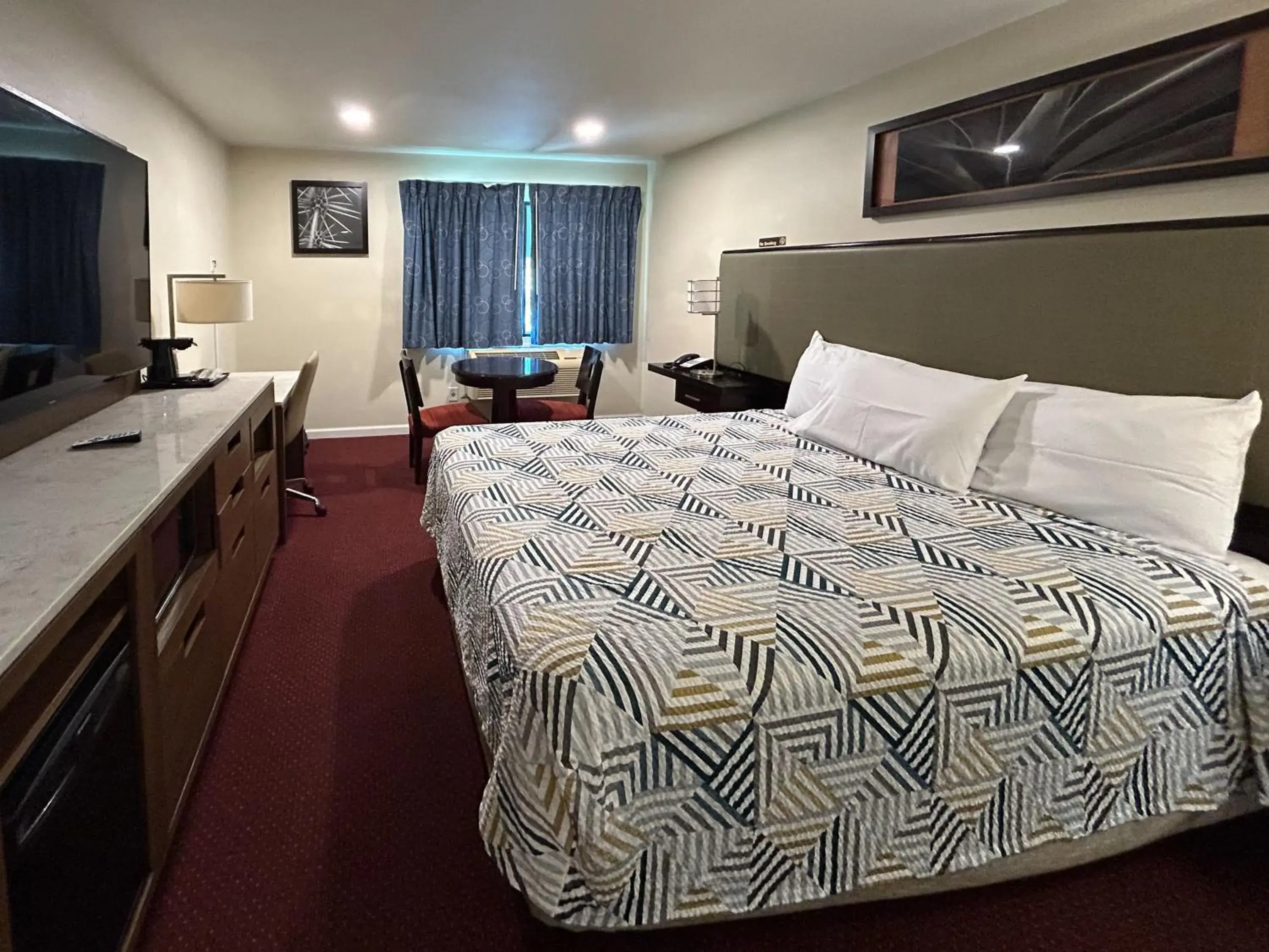 King Room - Disability Access - Smoking in Studio 6 Suites Santa Ana, CA King Room - Disability Access - Smoking in Studio 6 Suites Santa Ana, CA